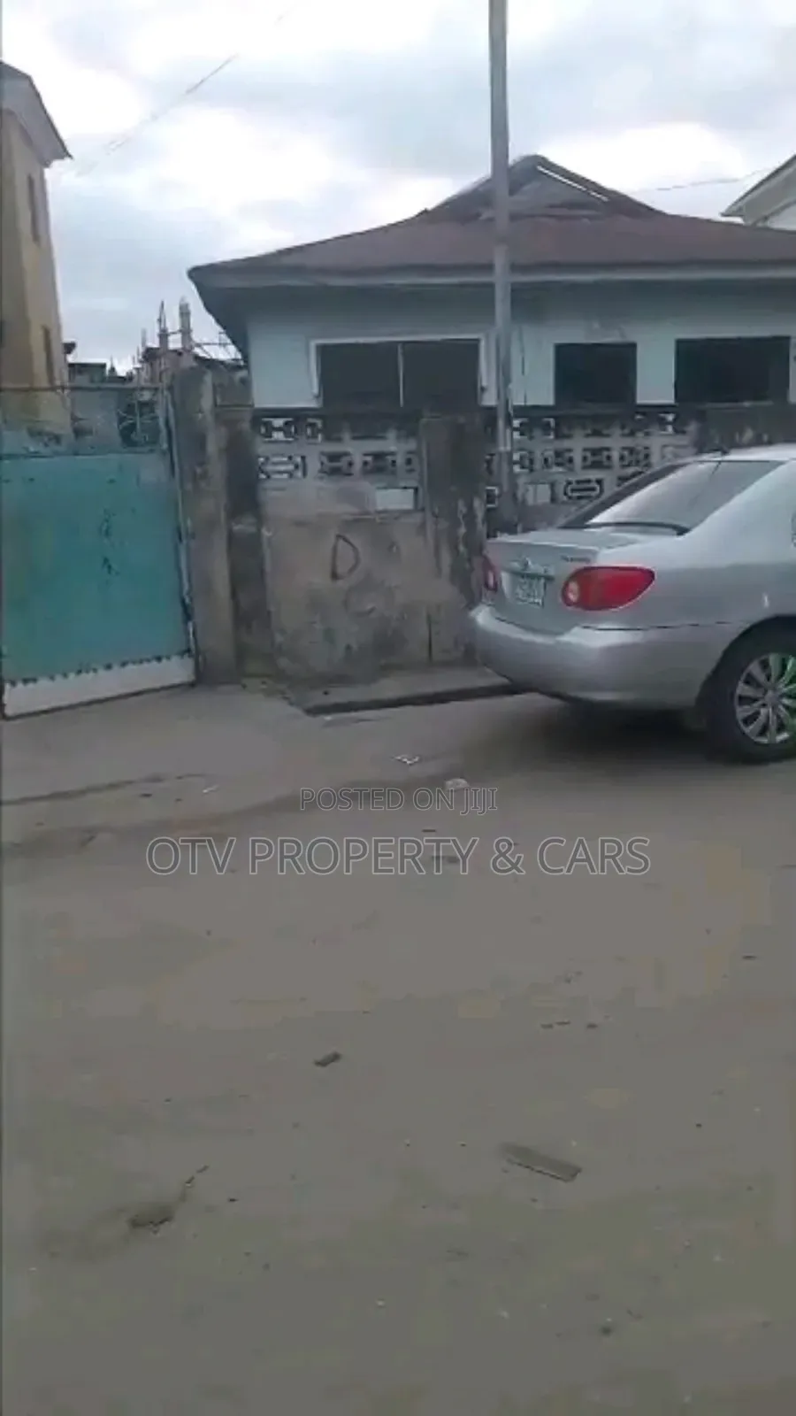 12bdrm Bungalow in Ebute Metta for sale in Ebute Metta