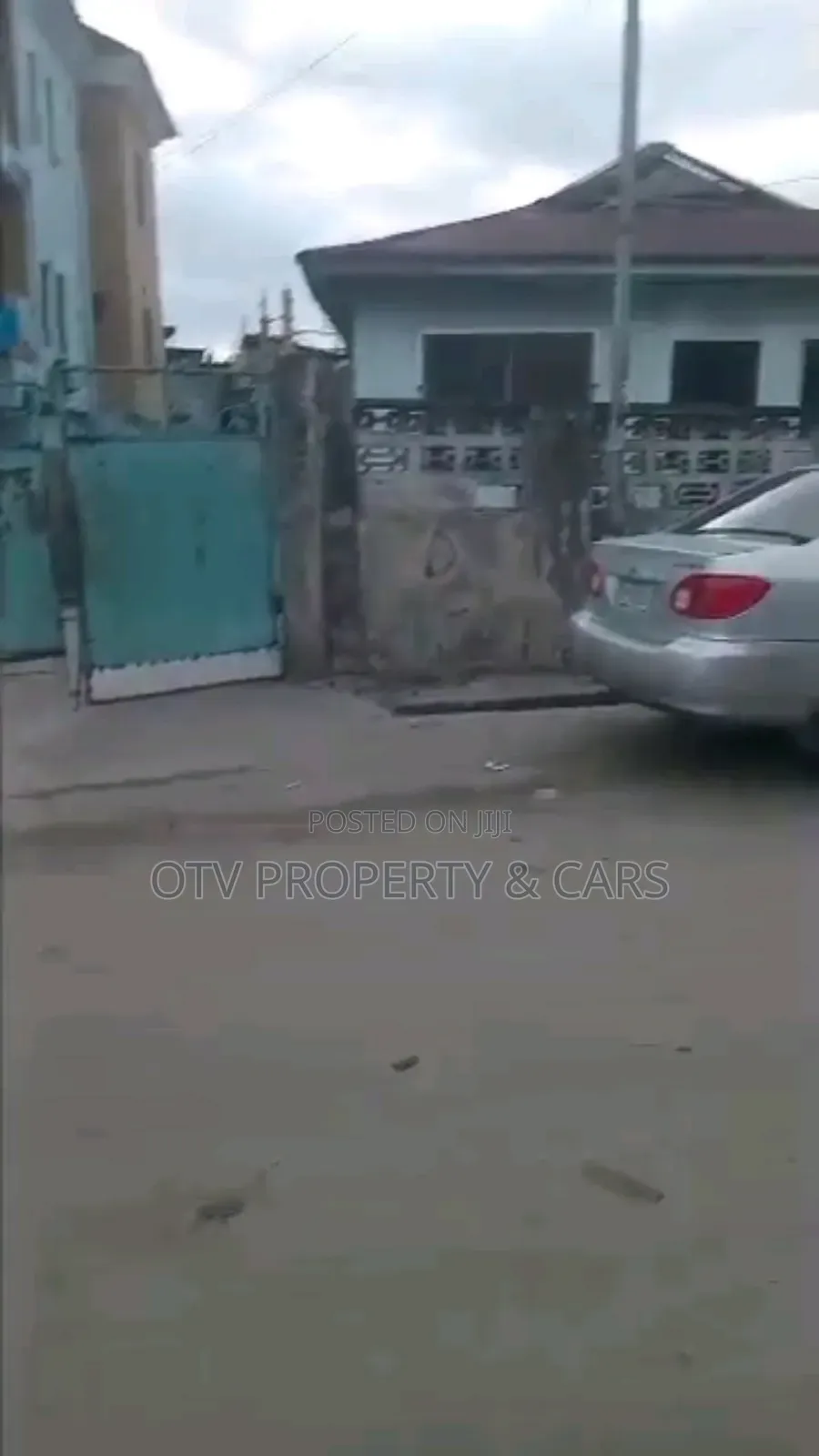 12bdrm Bungalow in Ebute Metta for sale in Ebute Metta