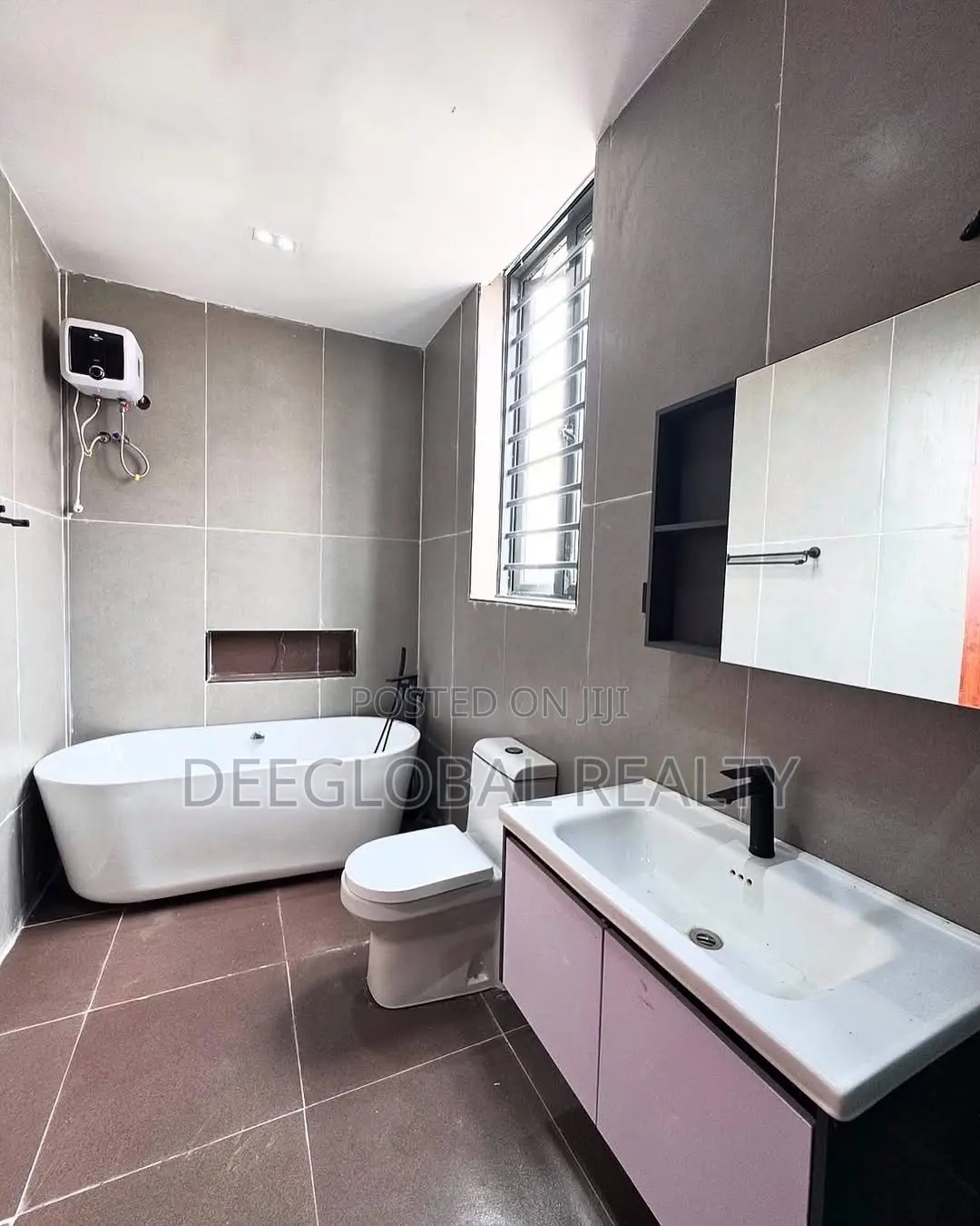 5bdrm Duplex in Lekki Phase 1 for sale in Lekki Phase 1