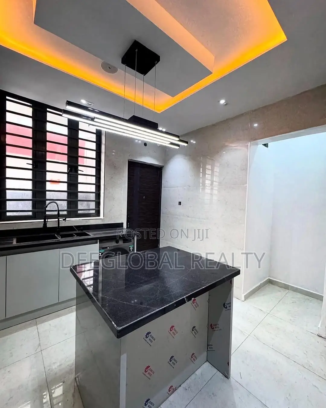 5bdrm Duplex in Lekki Phase 1 for sale in Lekki Phase 1