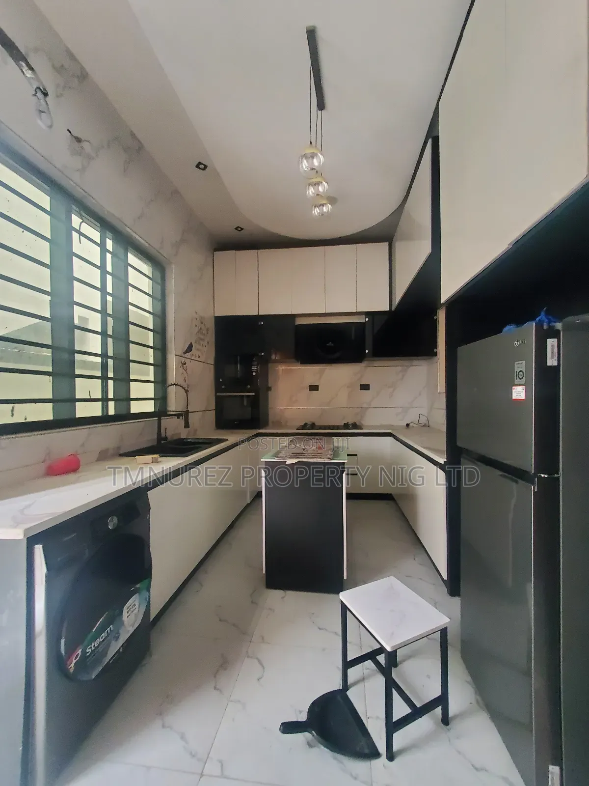 5bdrm Duplex in Chevron for rent in Chevron