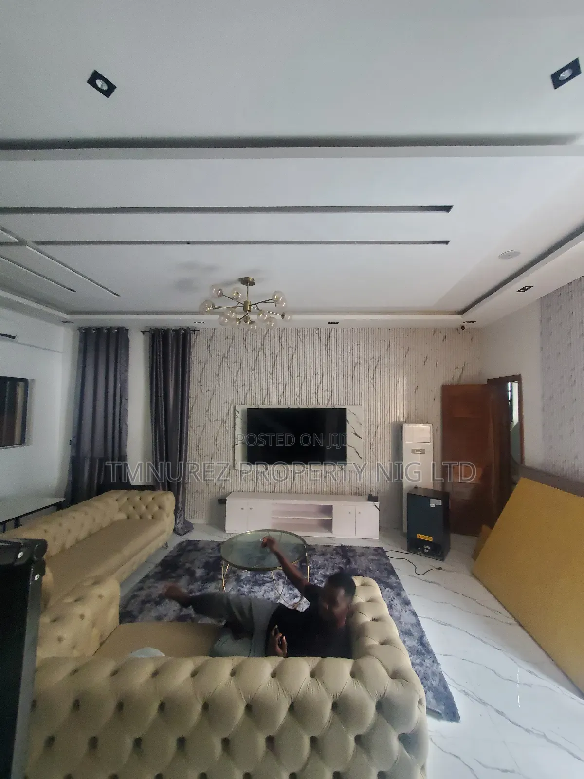 5bdrm Duplex in Chevron for rent in Chevron