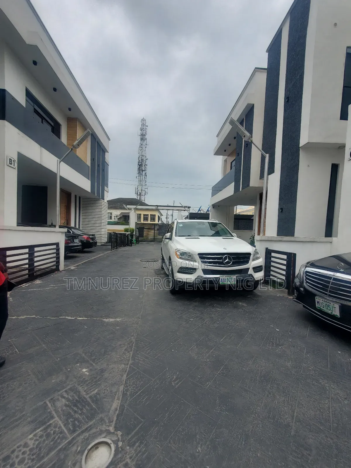 5bdrm Duplex in Chevron for rent in Chevron
