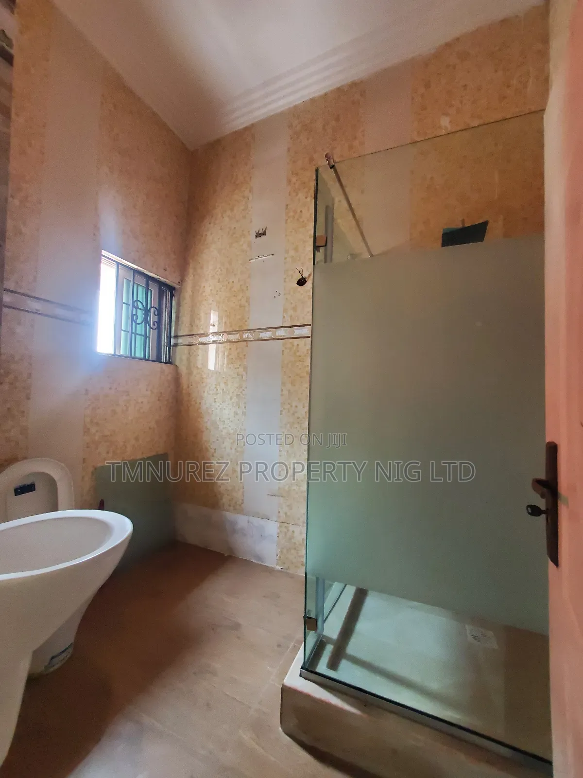 5bdrm Duplex in Chevron for rent in Chevron