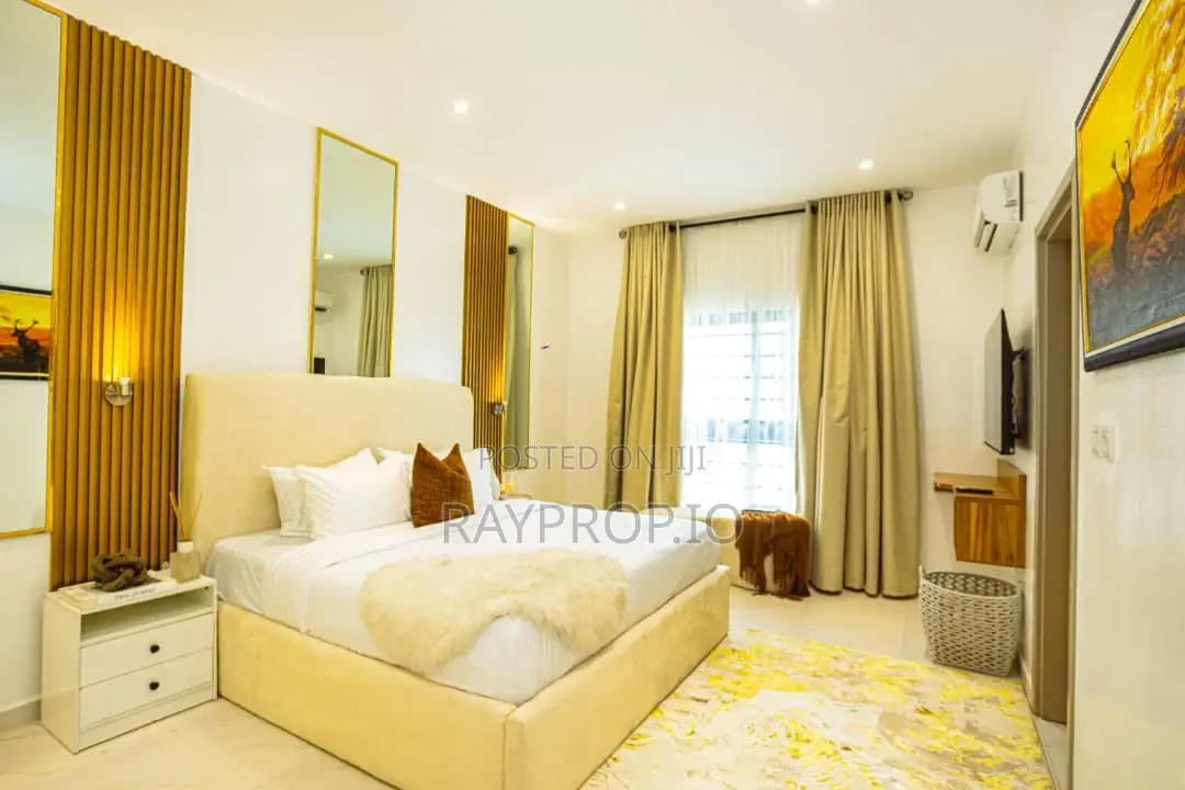 055166qc - 3 Bedroom Shortlet in Ikeja in Allen Avenue