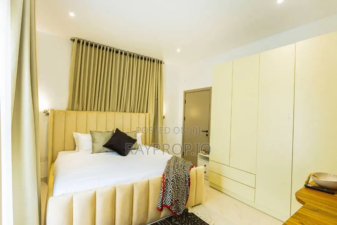 055166qc - 3 Bedroom Shortlet in Ikeja in Allen Avenue