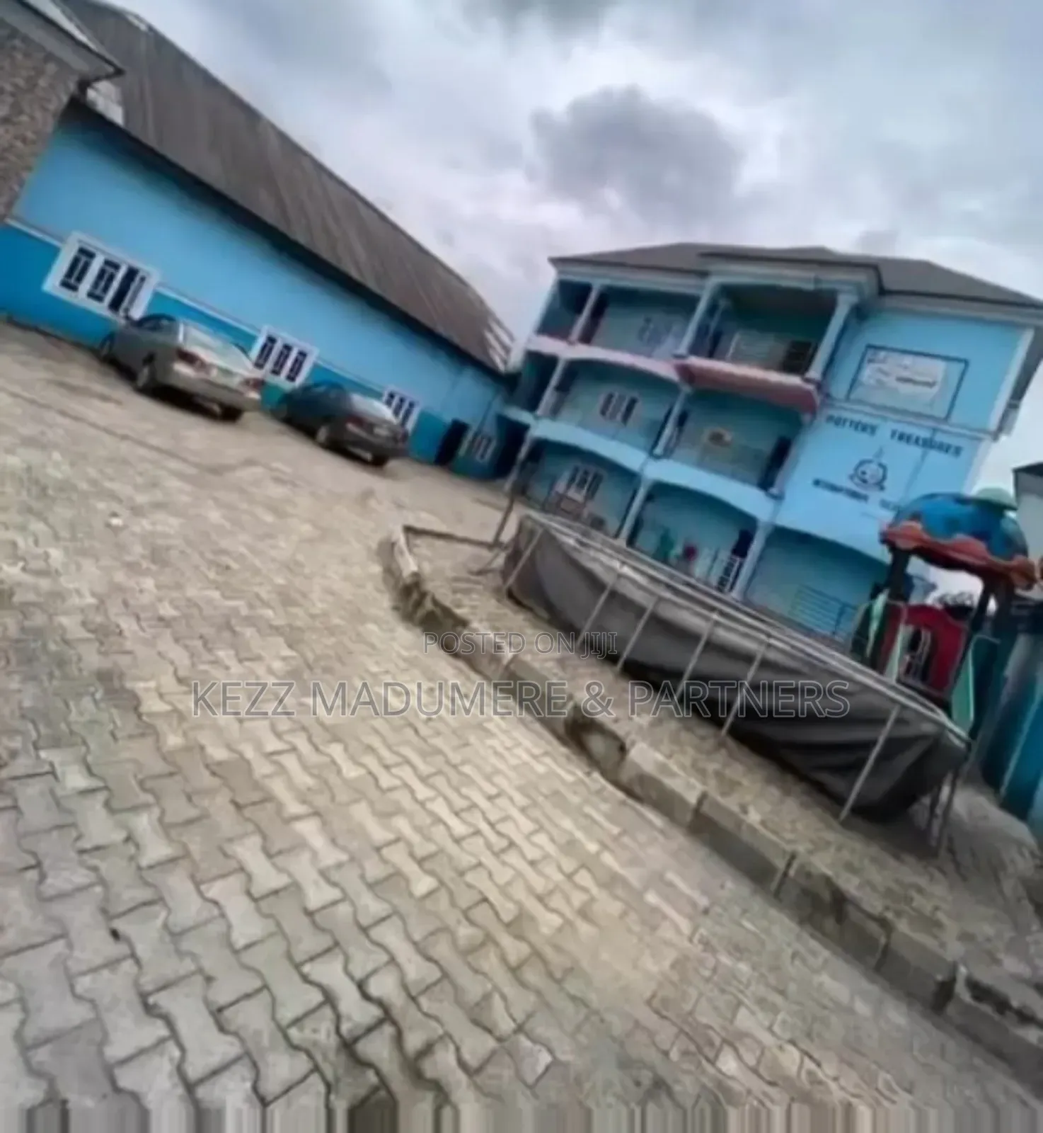 For Sale : Functional School At Off Sars Road , Rumuaghulu,Ph in Port-Harcourt