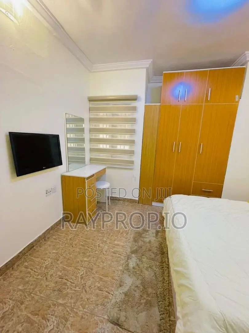 792032rn - 3 Bedroom Shortlet in Surulere in Abraham Adesanya