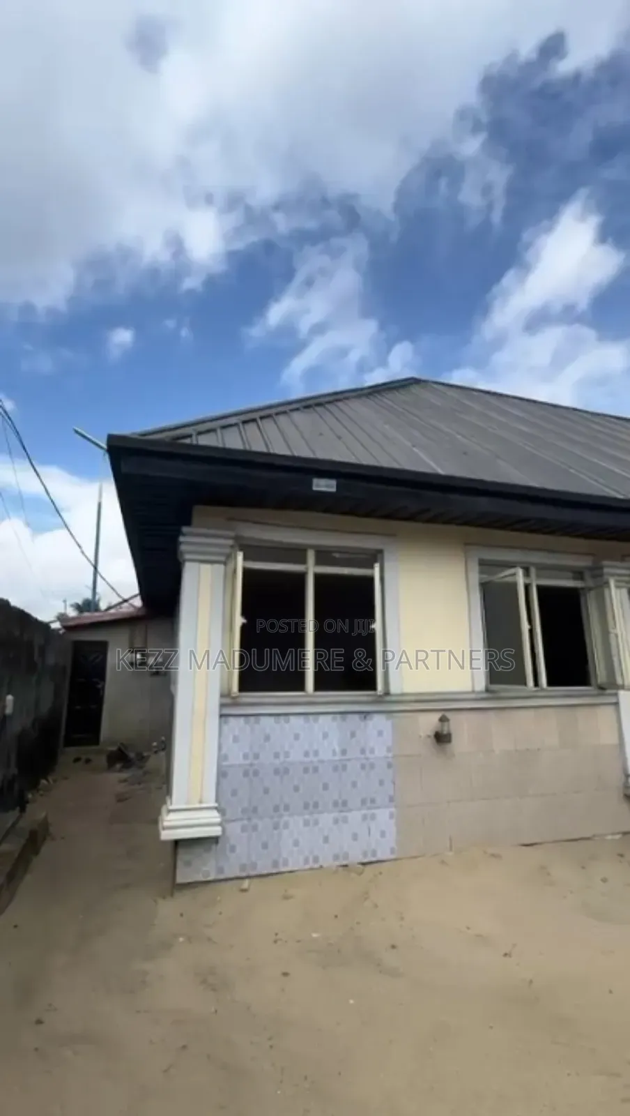 For Sale : 18 Rooms Hotel , Off Egbelu Ryd, Ada George, Ph in Port-Harcourt