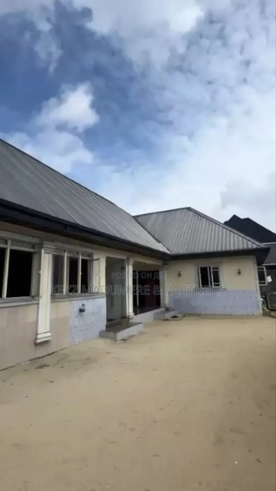 For Sale : 18 Rooms Hotel , Off Egbelu Ryd, Ada George, Ph in Port-Harcourt