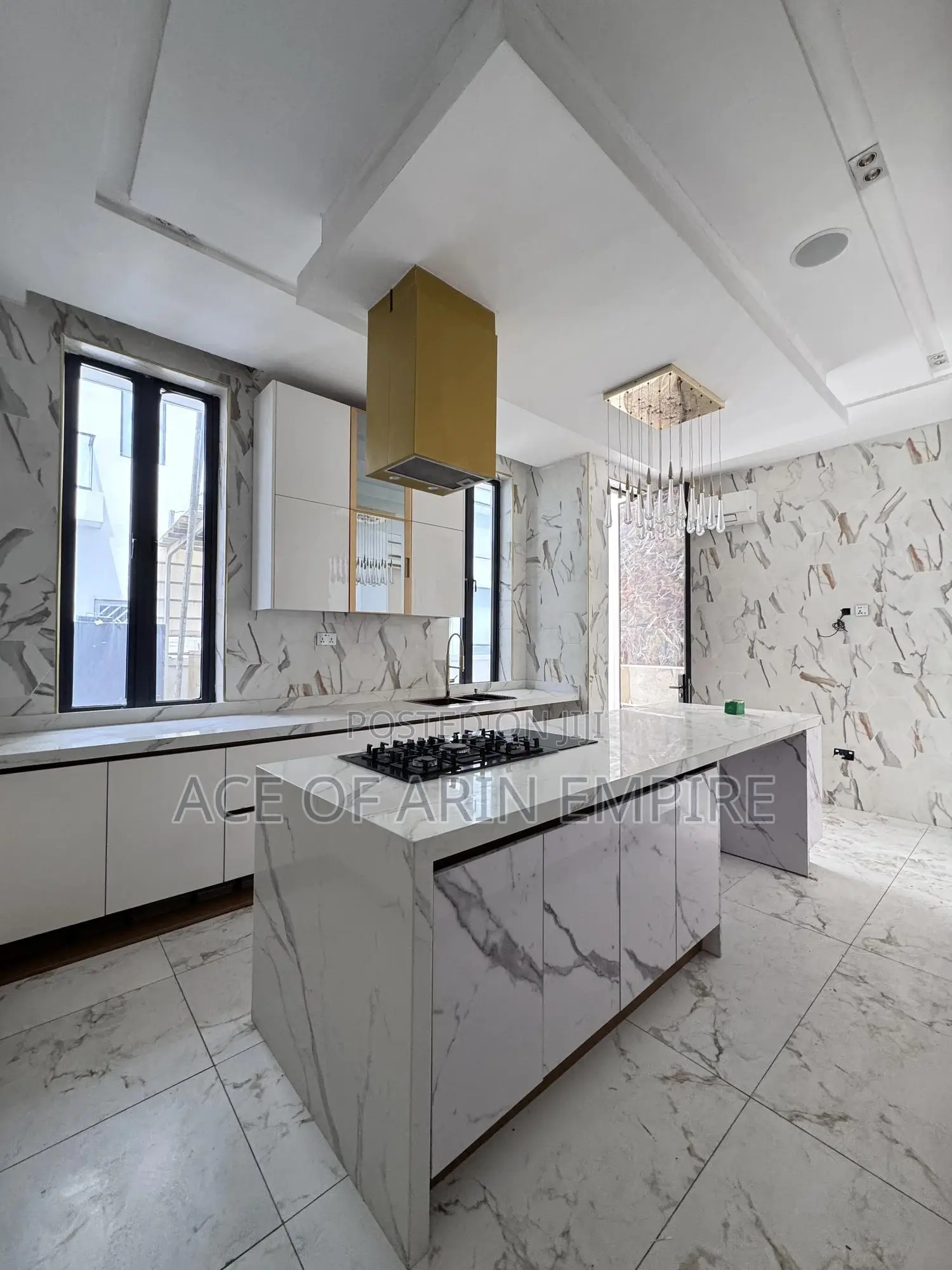 5bdrm Duplex in Pinnock Estate, Osapa london for sale in Osapa london