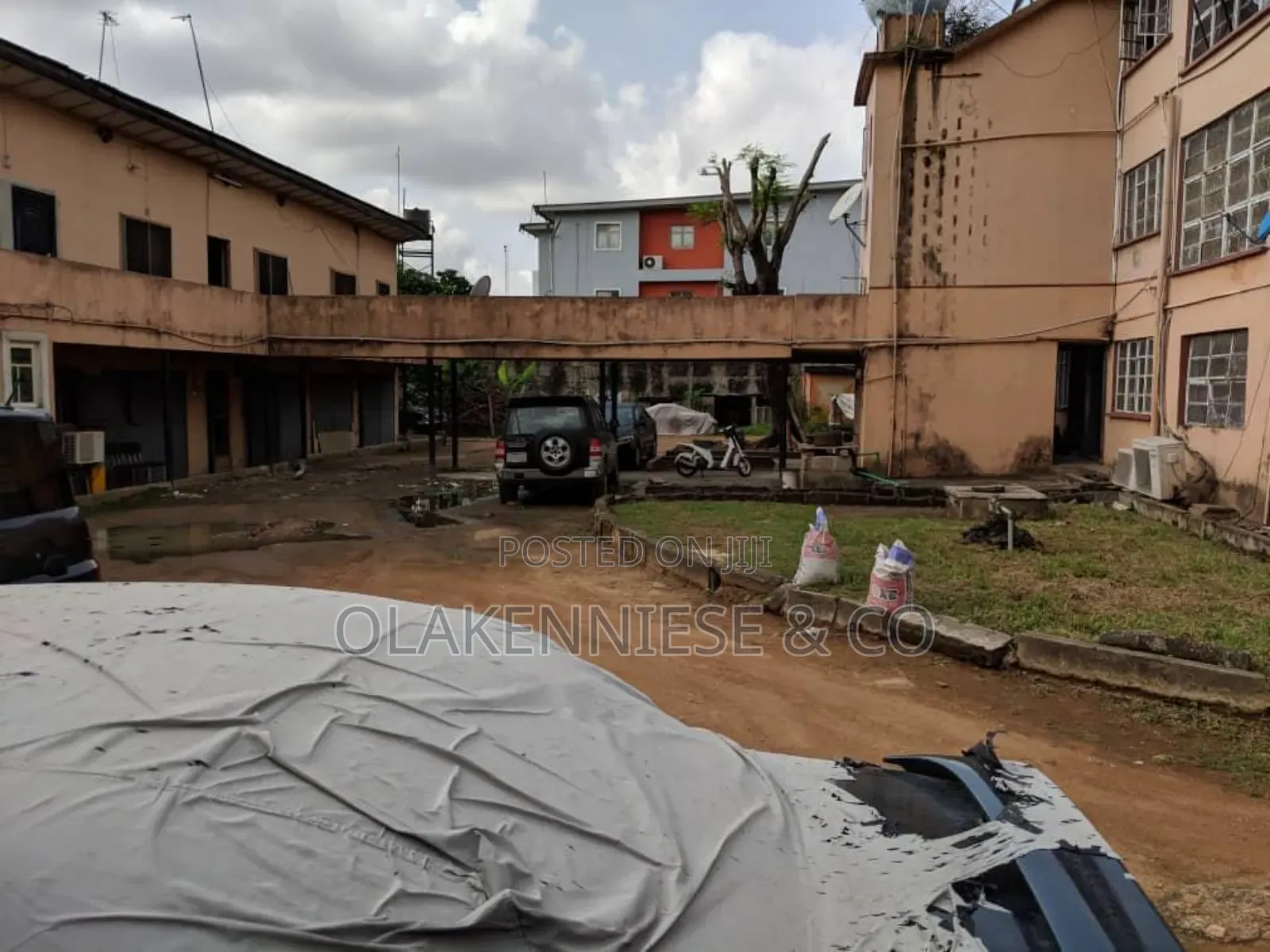 A Multiple Block of Flats Facing D Road on About 3,000 SQM Land. in Ikorodu Road / Shomolu