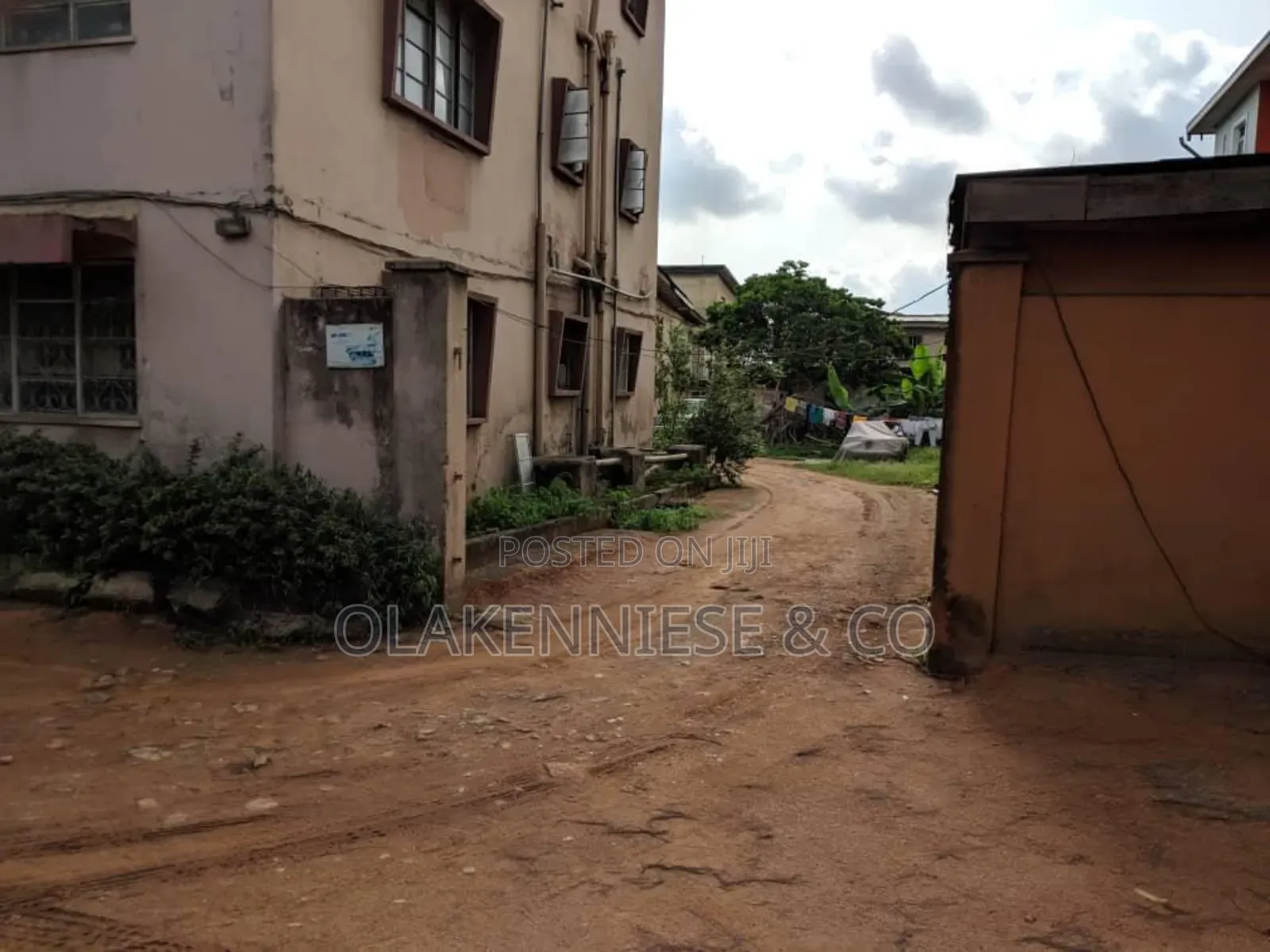 A Multiple Block of Flats Facing D Road on About 3,000 SQM Land. in Ikorodu Road / Shomolu