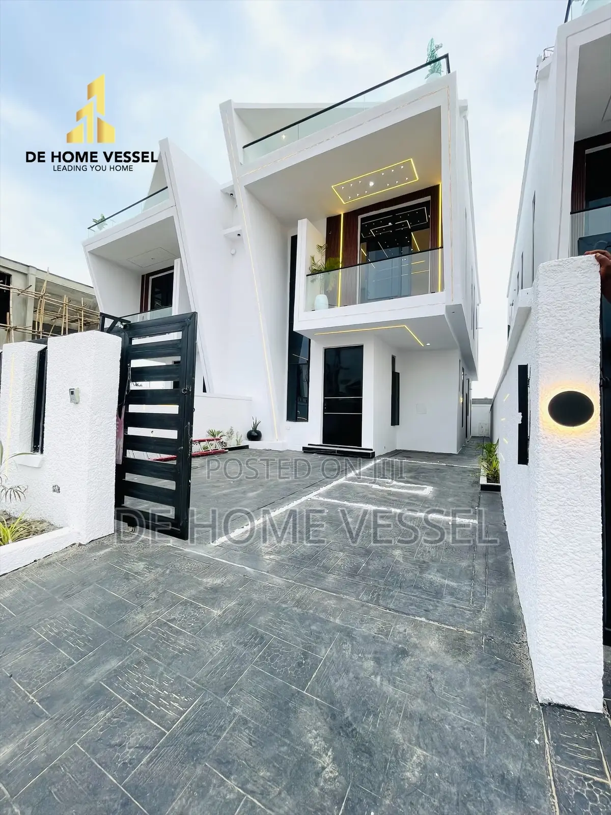 4bdrm Duplex in Ikota for sale in Ikota
