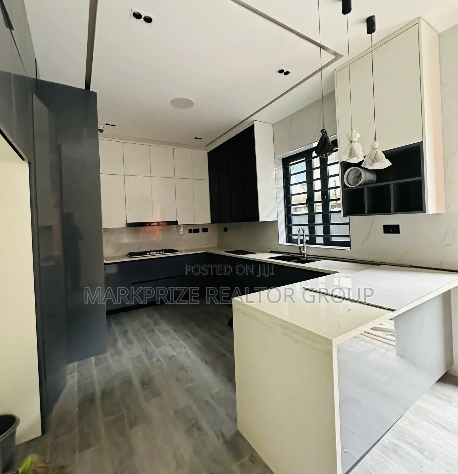 5bdrm Duplex in Adeniyi Jones Ikeja for sale in Adeniyi Jones