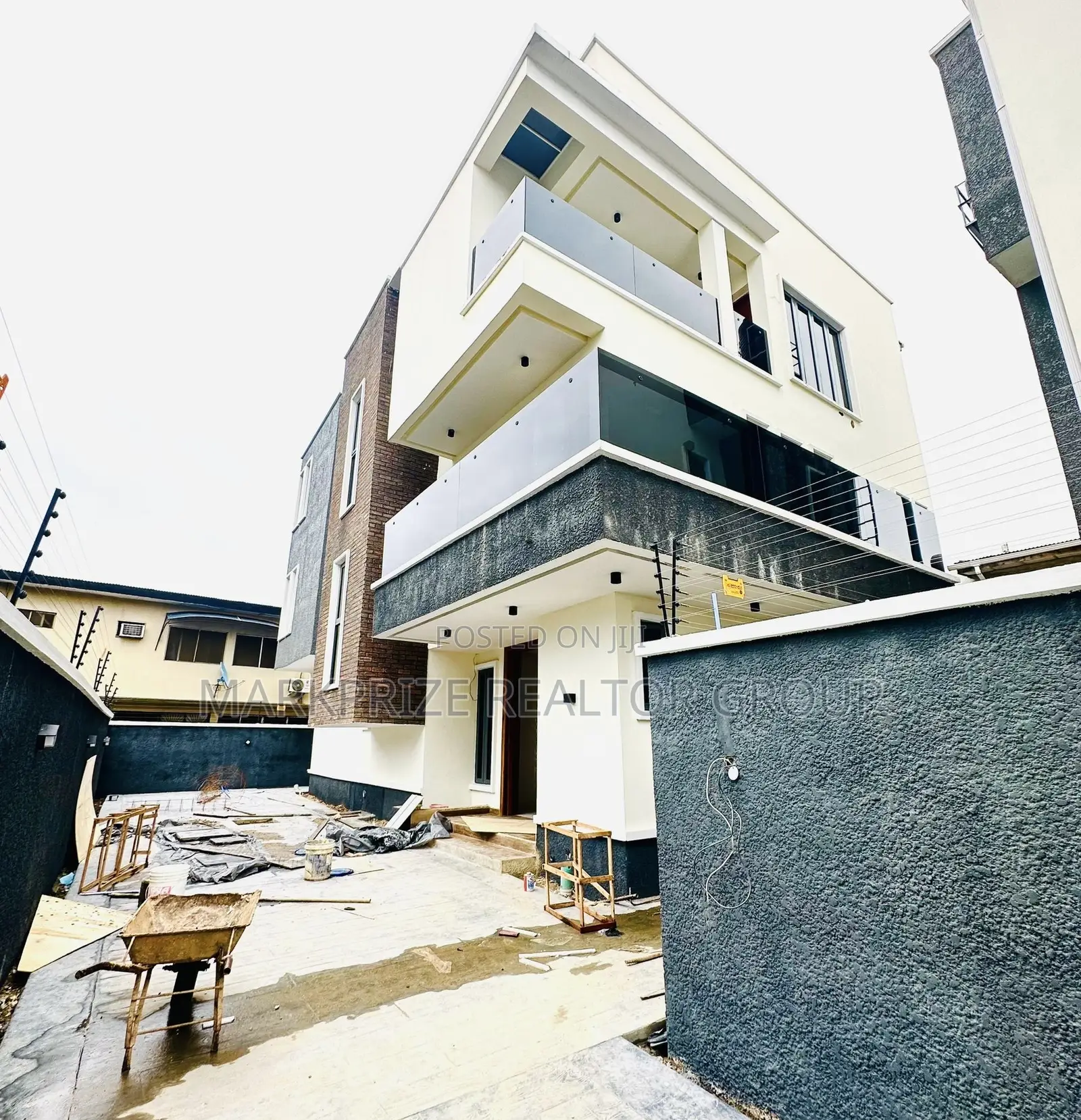 5bdrm Duplex in Adeniyi Jones Ikeja for sale in Adeniyi Jones