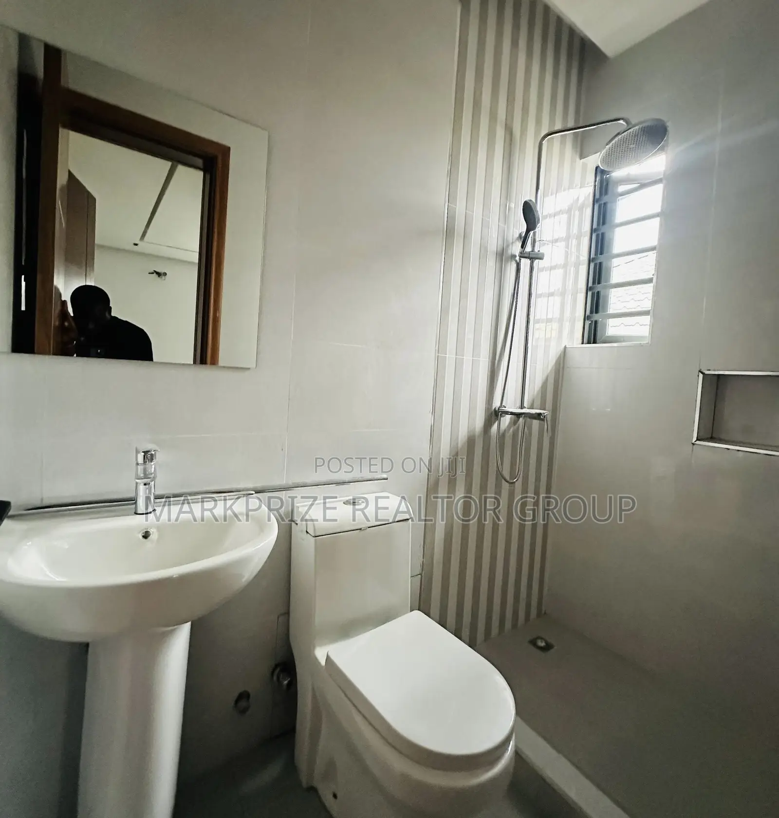 5bdrm Duplex in Adeniyi Jones Ikeja for sale in Adeniyi Jones