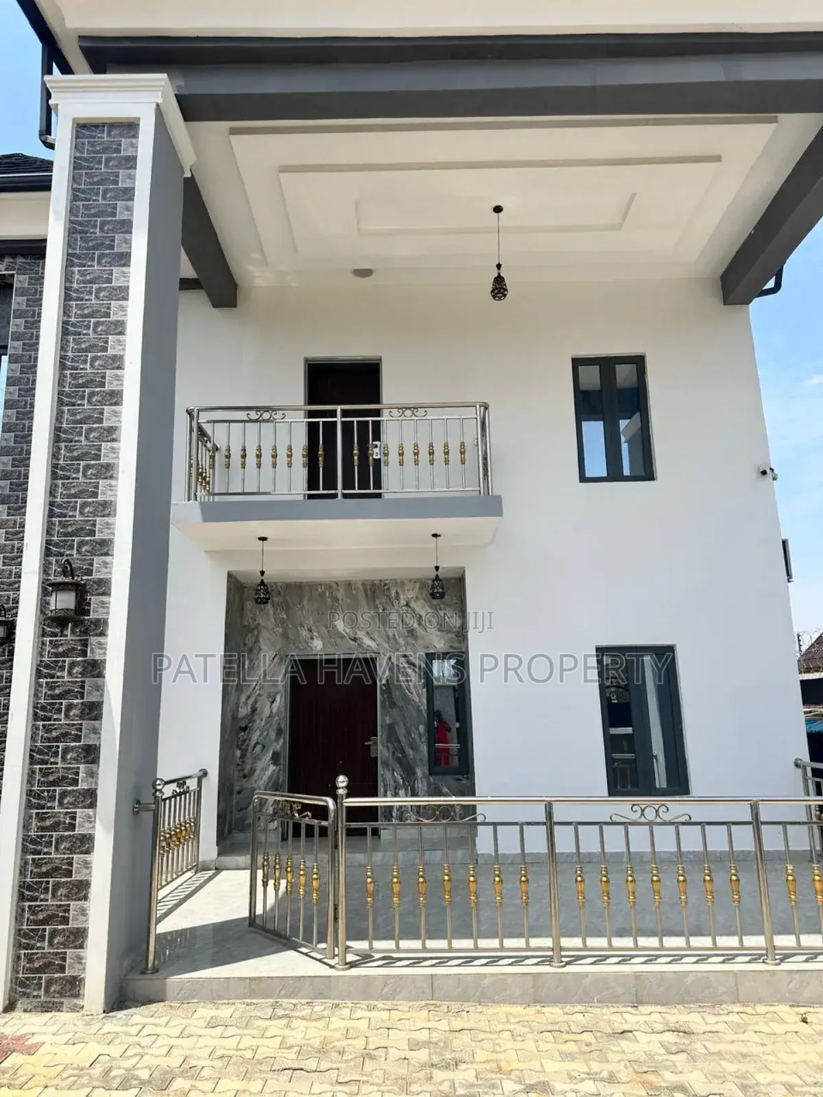 Furnished 5bdrm Duplex in Lugbe District for sale in Lugbe District