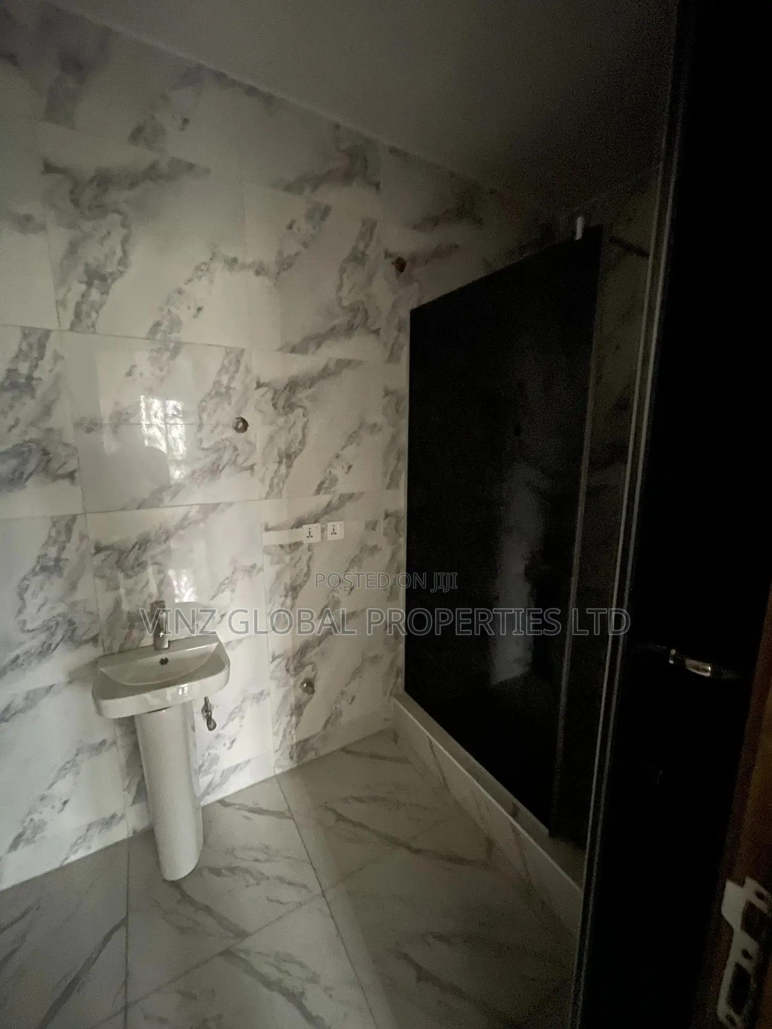 2bdrm Block of Flats in Ikota for sale in Ikota