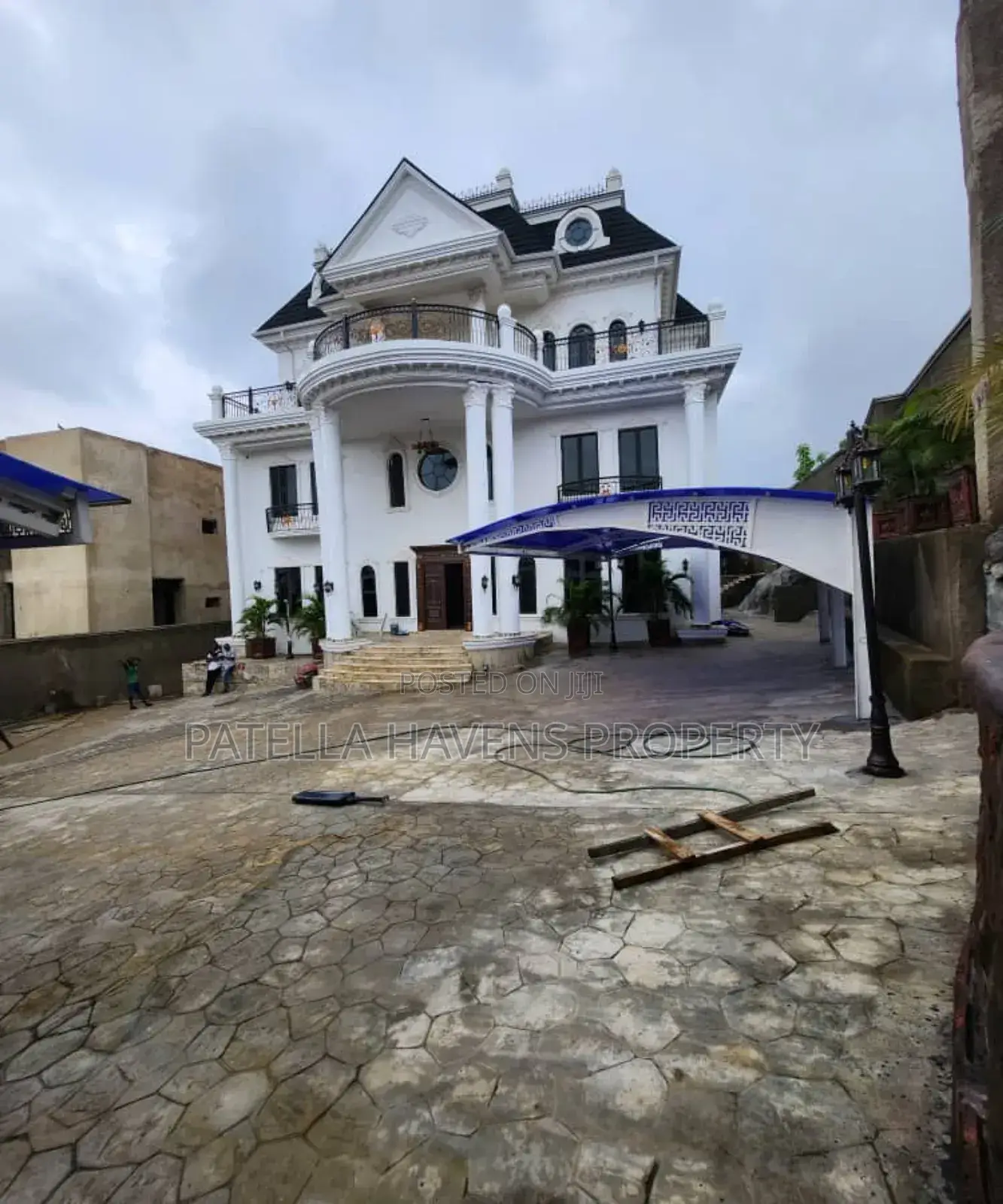 5bdrm Mansion in Guzape District for sale in Guzape District