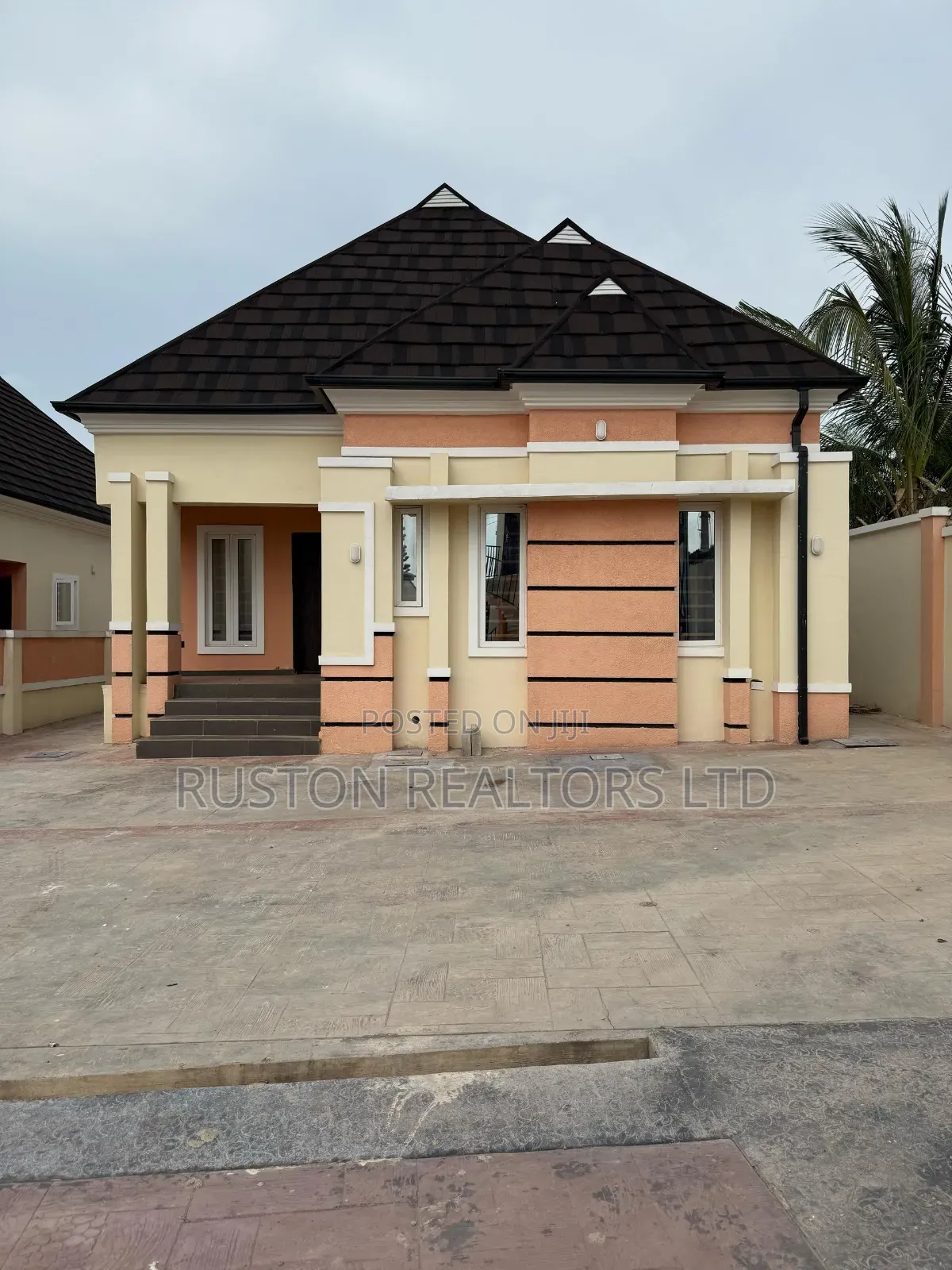 4bdrm Bungalow in Airforce Estate, Ibadan for sale in Ibadan