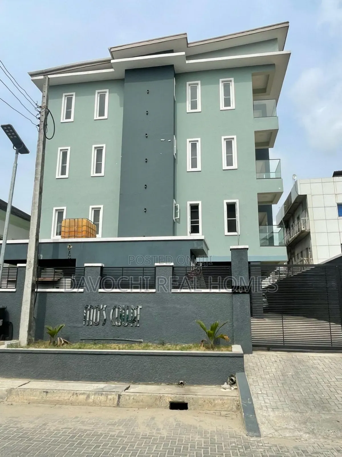 3bdrm Apartment in Osapa, Lekki for sale in Lekki