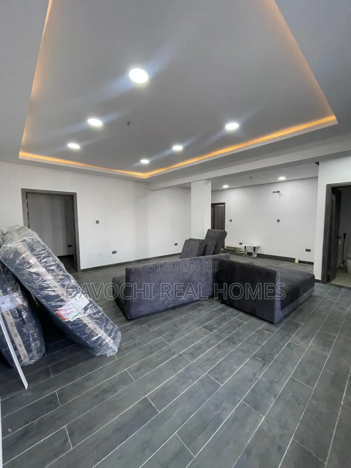 3bdrm Apartment in Osapa, Lekki for sale in Lekki