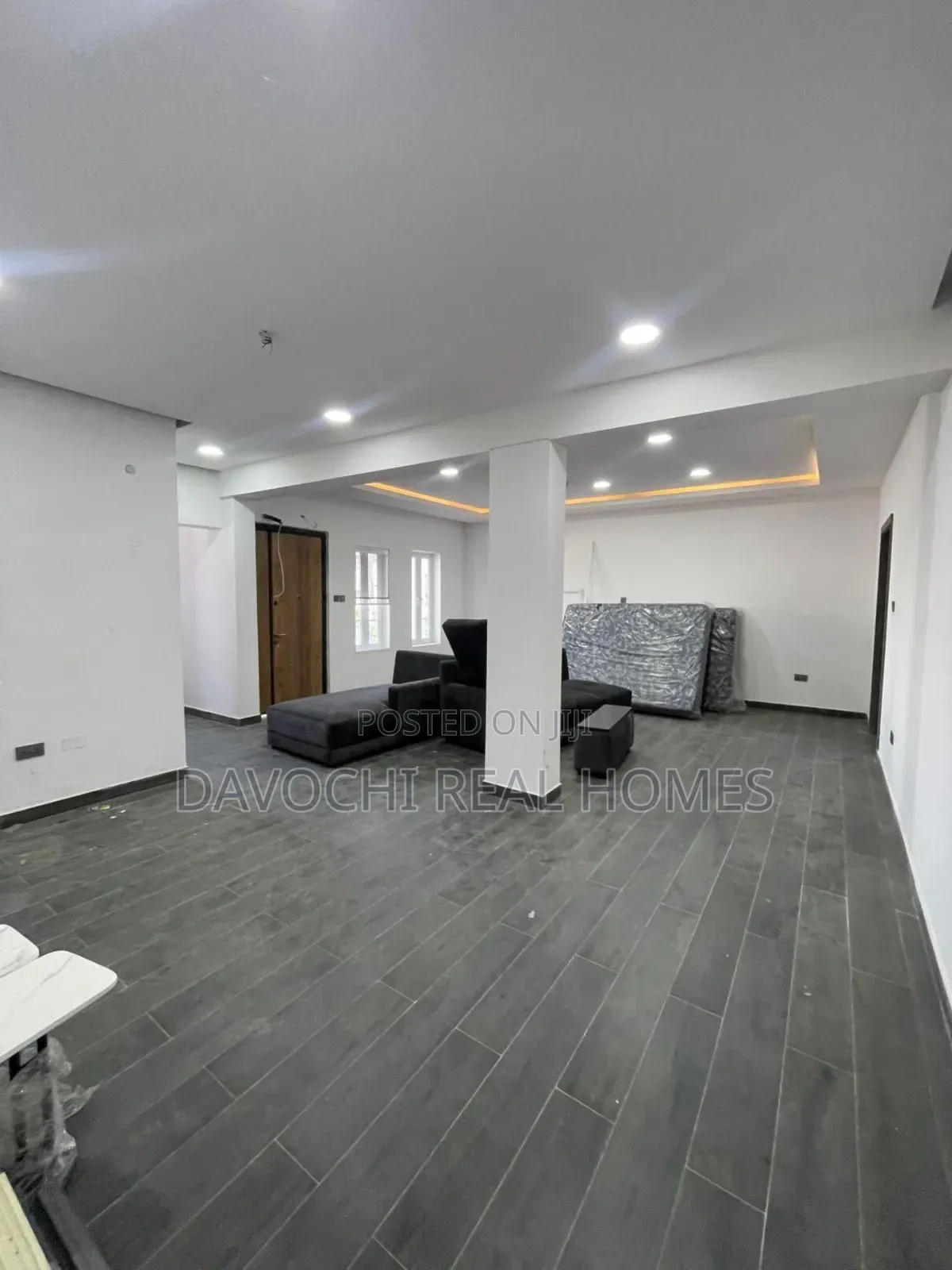 3bdrm Apartment in Osapa, Lekki for sale in Lekki