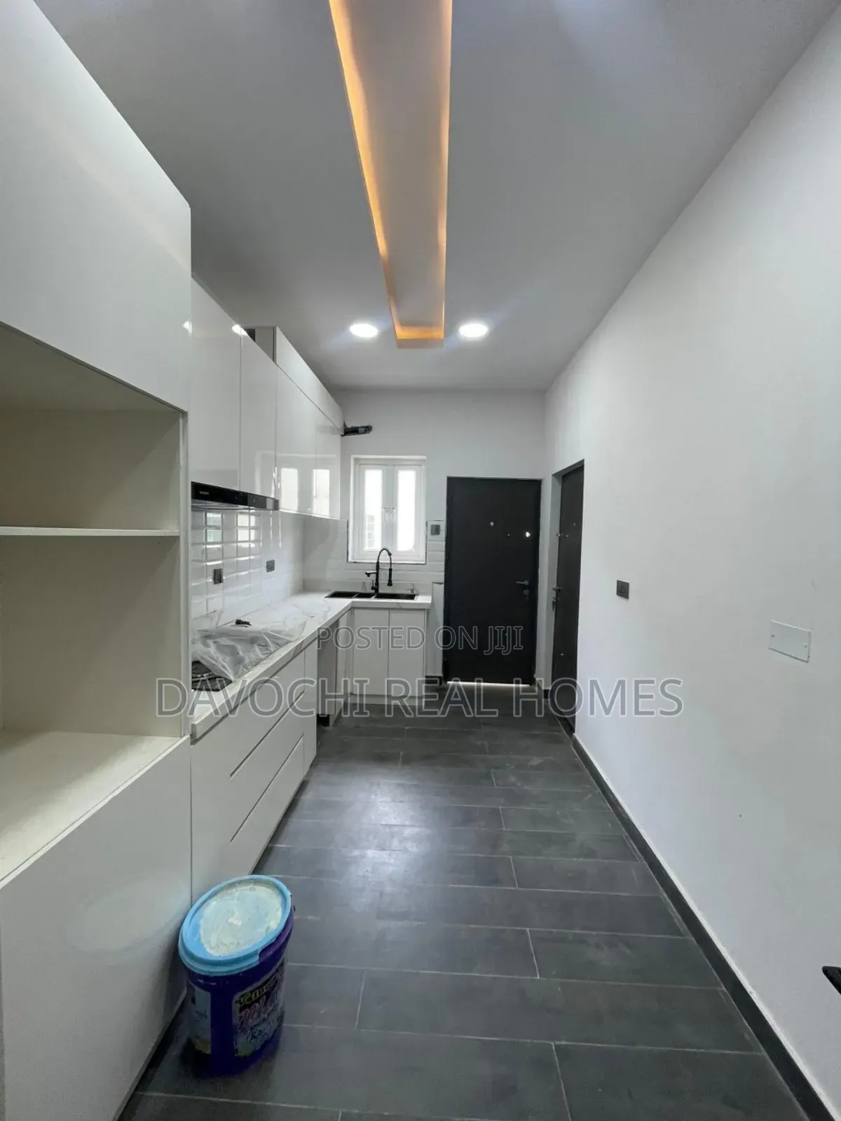3bdrm Apartment in Osapa, Lekki for sale in Lekki