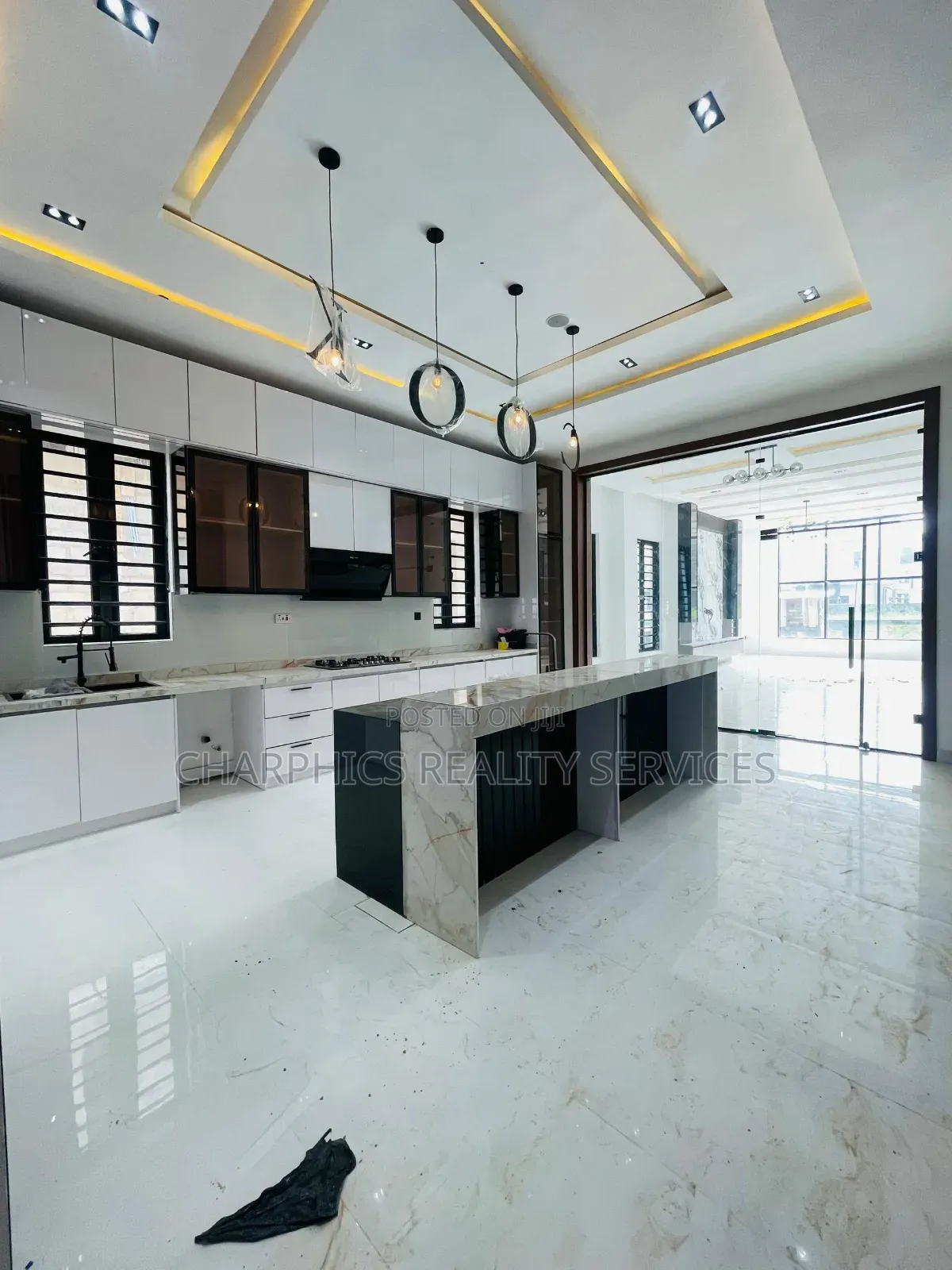 5bdrm Duplex in Lekki for sale in Lekki