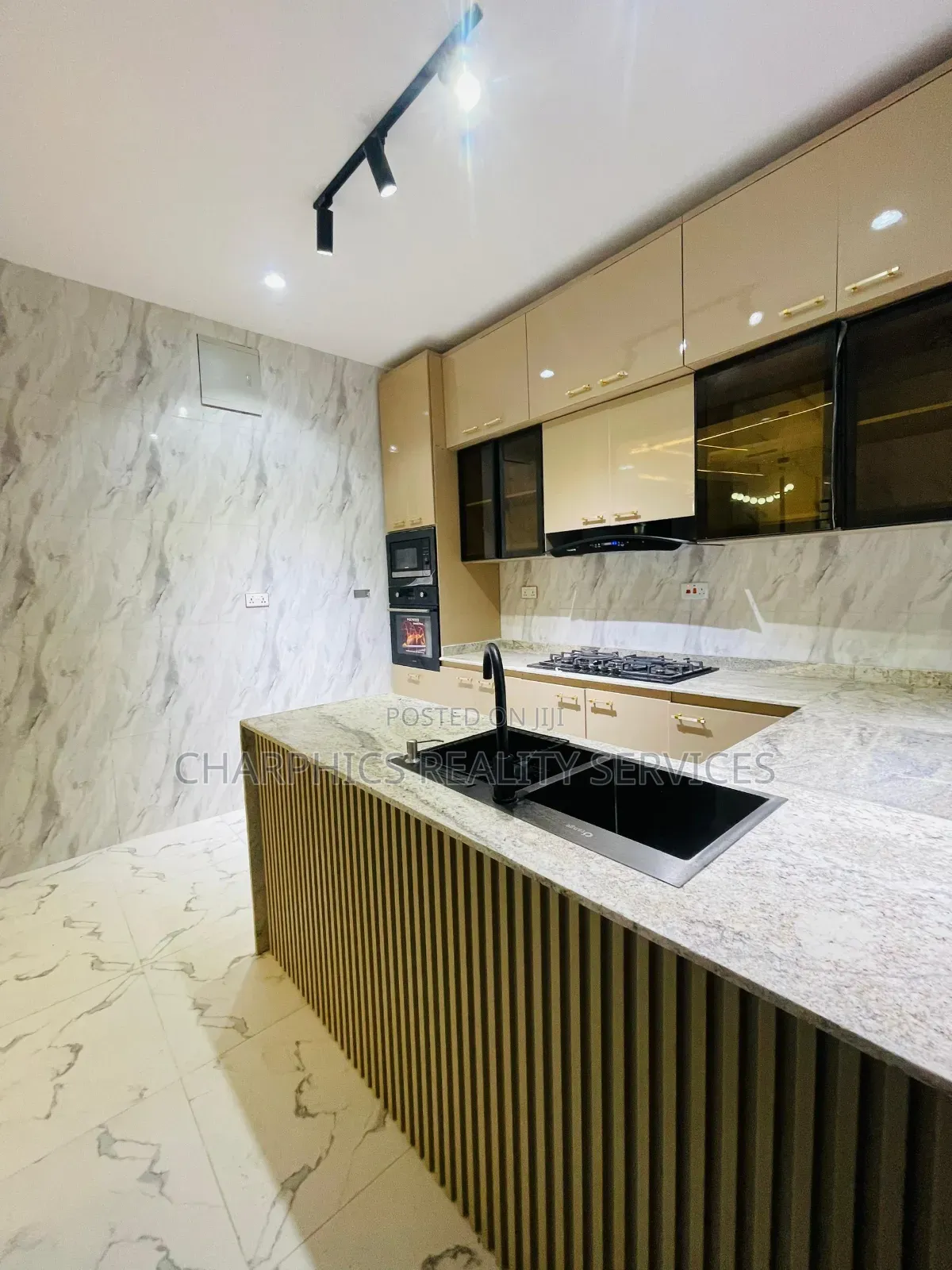 4bdrm Duplex in Lekki for sale in Lekki