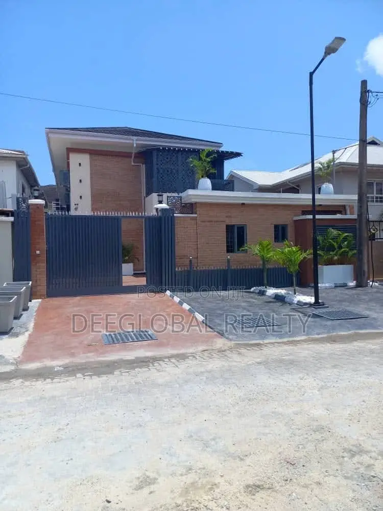 5bdrm Duplex in Lekki Phase 1 for sale in Lekki Phase 1