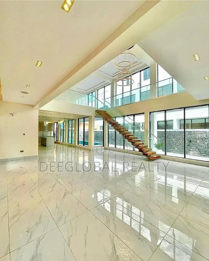 5bdrm Duplex in Lekki Phase 1 for sale in Lekki Phase 1