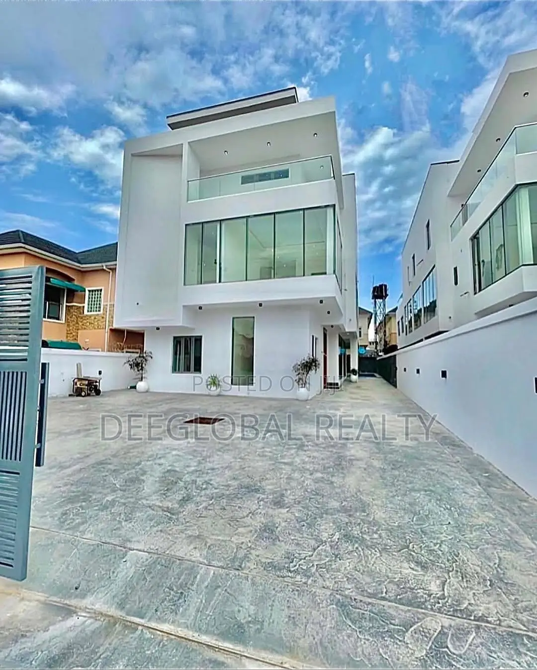 5bdrm Duplex in Lekki Phase 1 for sale in Lekki Phase 1