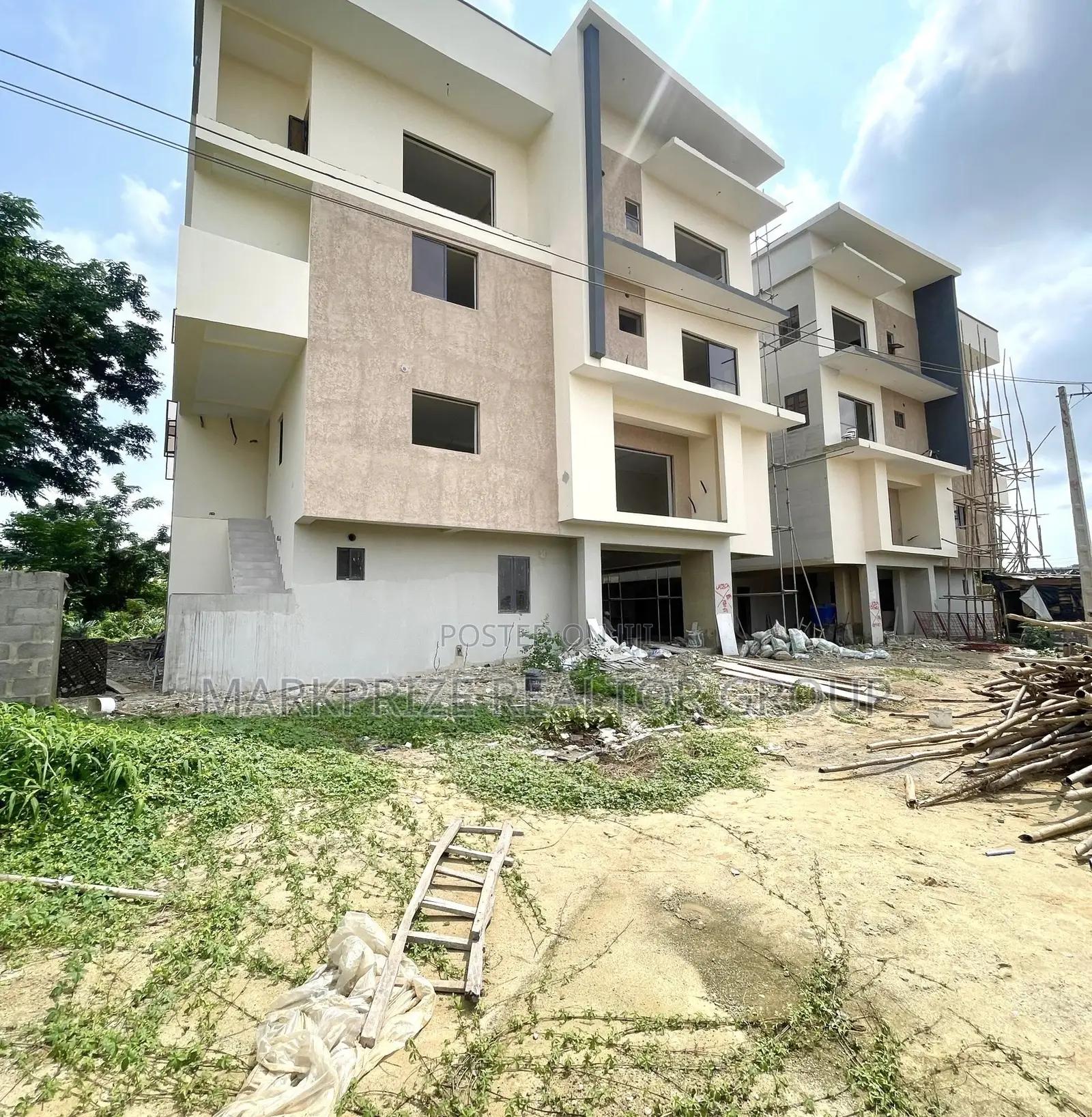 4bdrm Duplex in Obanikoro Lagos for sale in Obanikoro