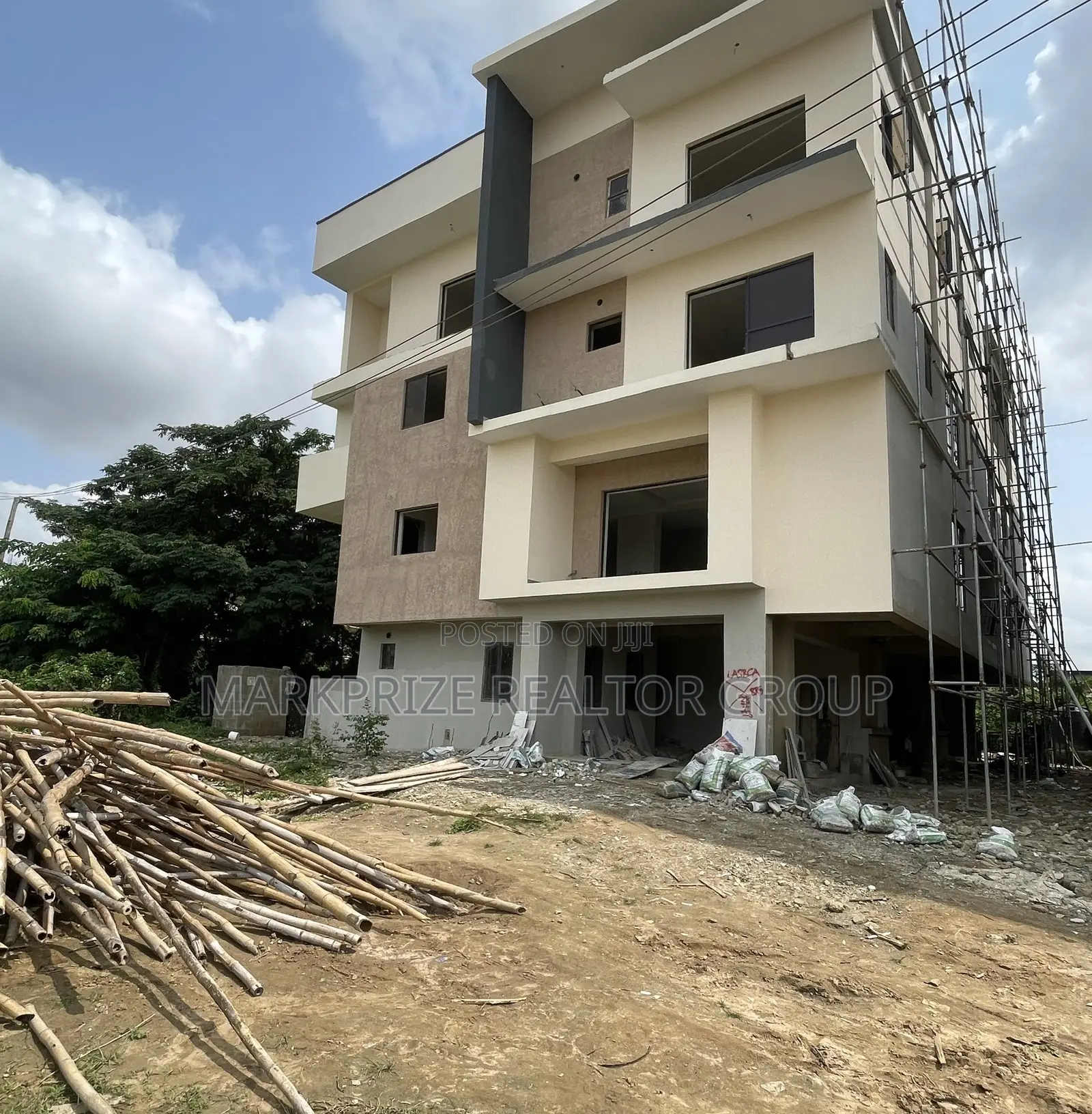 4bdrm Duplex in Obanikoro Lagos for sale in Obanikoro