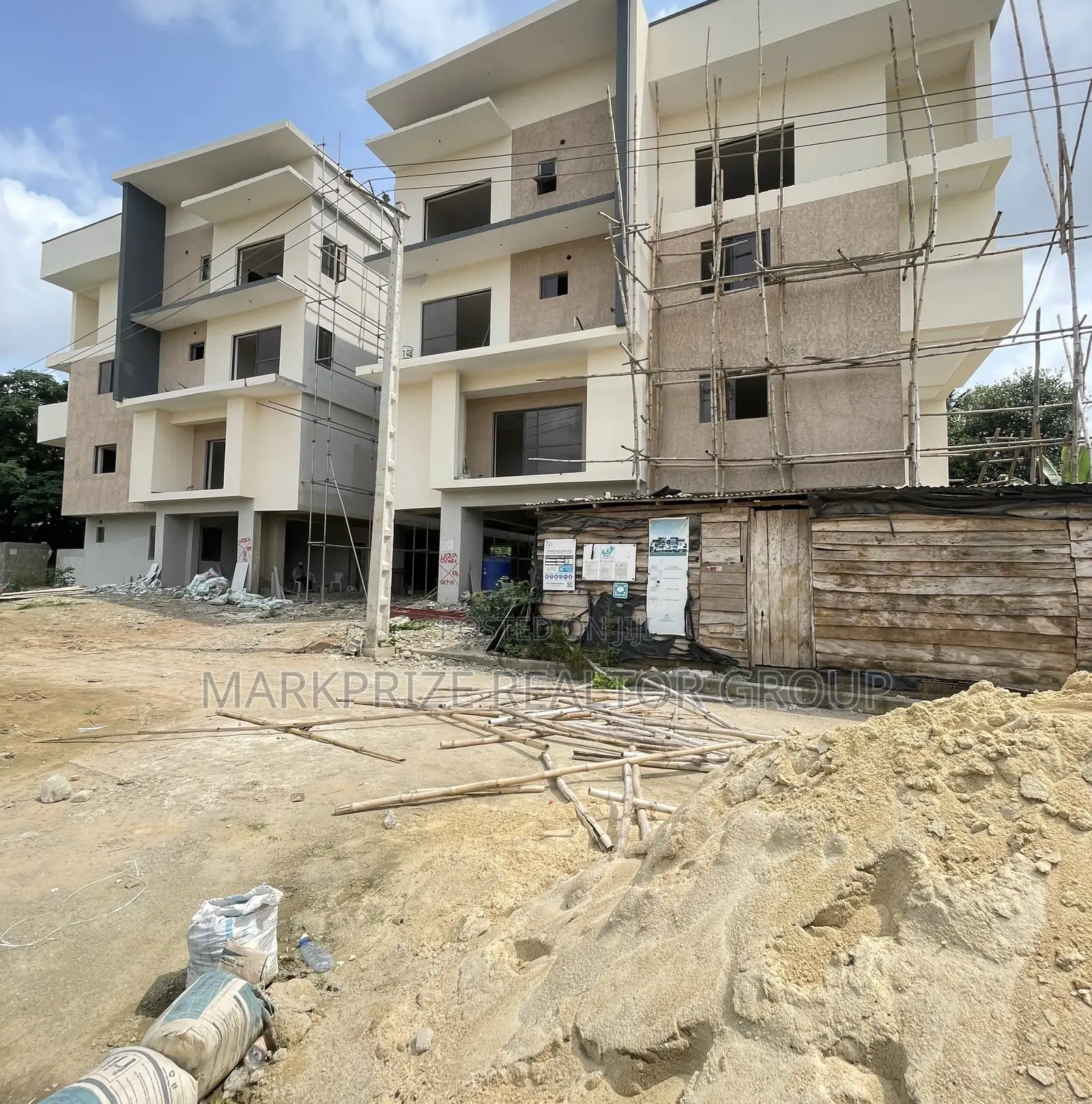4bdrm Duplex in Obanikoro Lagos for sale in Obanikoro