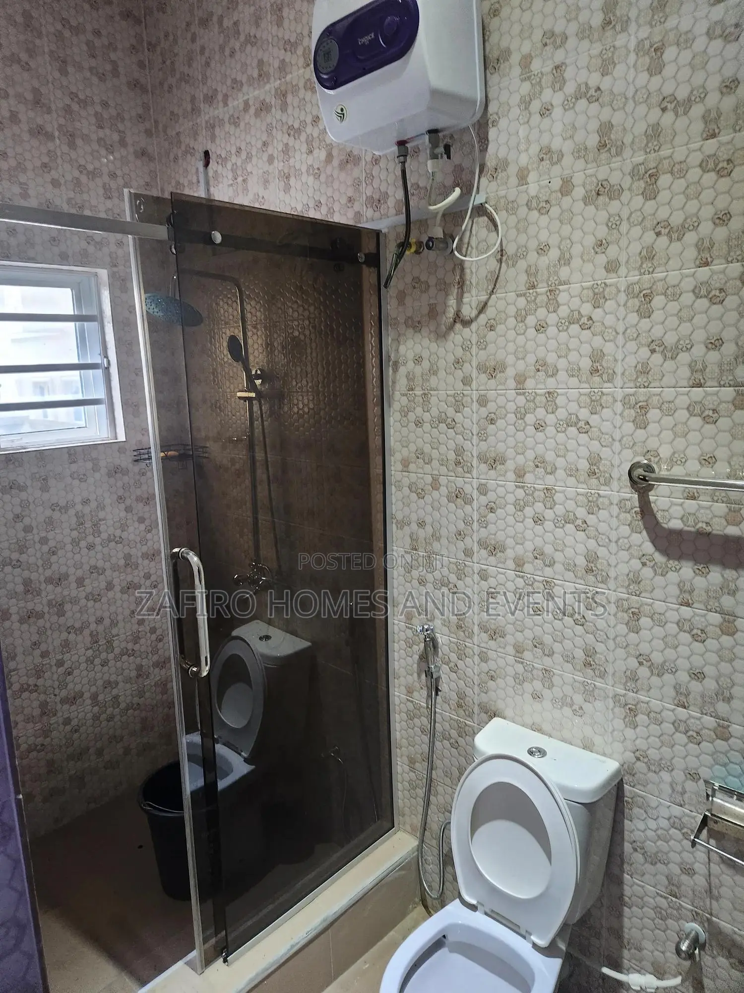 6bdrm Duplex in Arapaja Estate for sale in Oluyole Estate