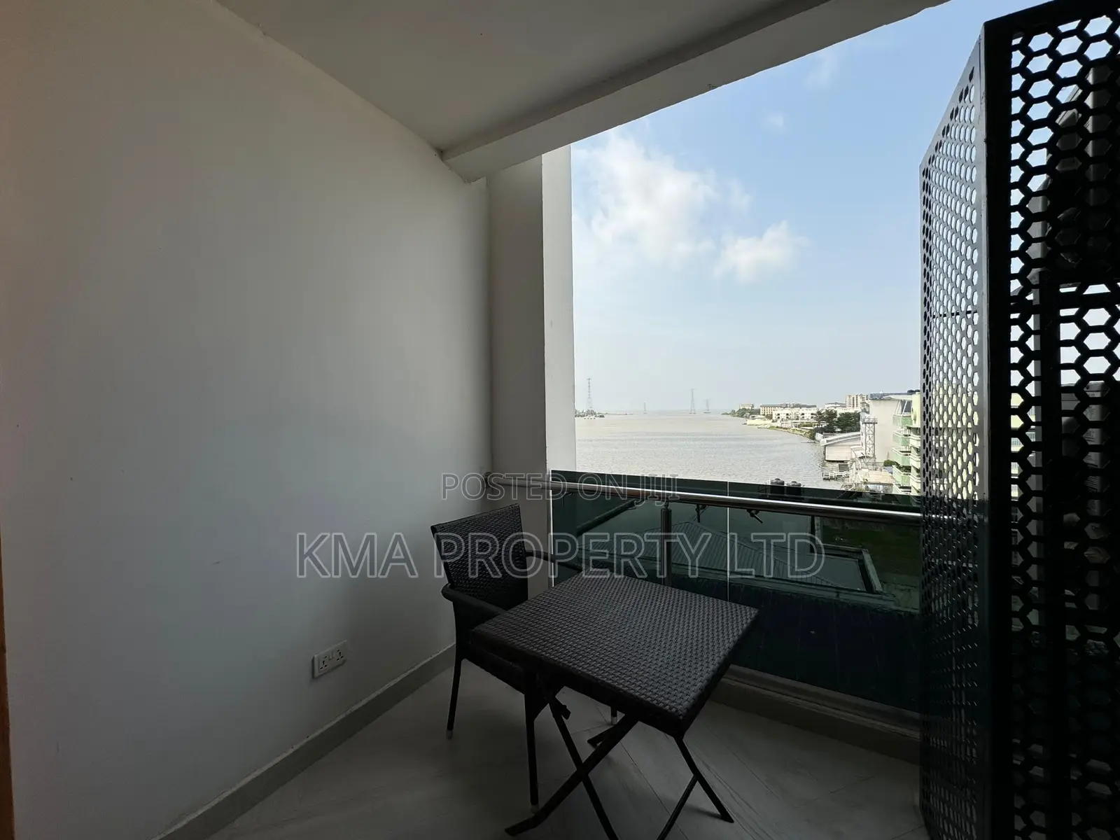 Luxurious 2 Bedroom Waterfront With Cinema Gym and Pool in Lekki Phase 1