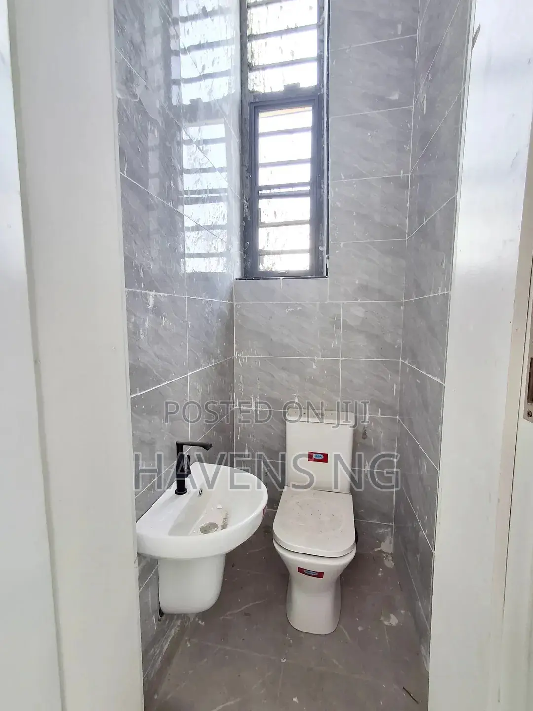 4bdrm Duplex in Ikota for sale in Ikota