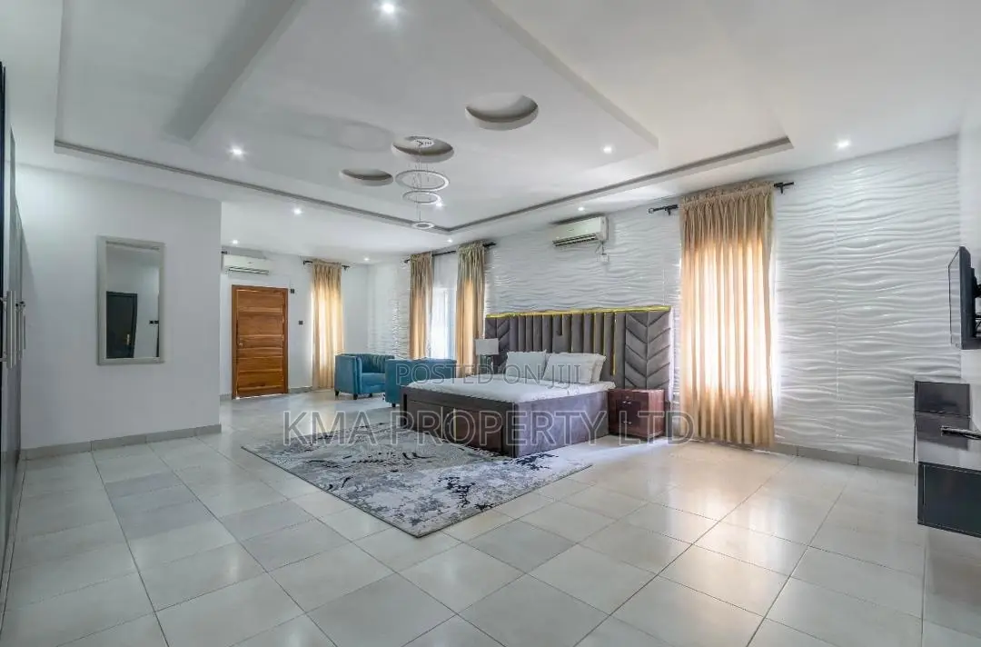 Luxurious 4 Bedroom Self Compound With Snooker in Ikate