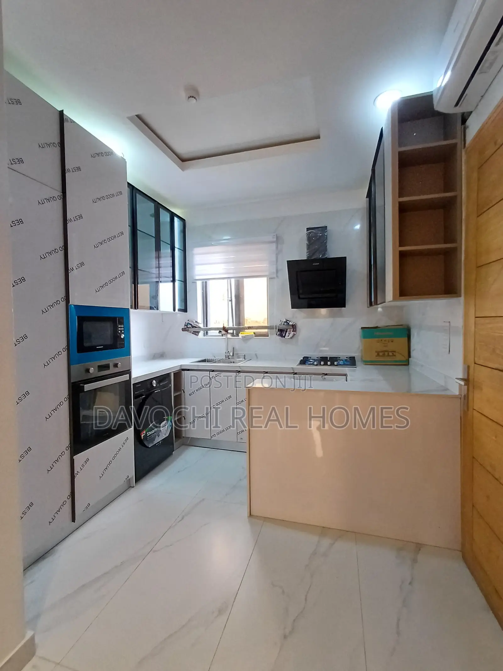 5bdrm Duplex in Chevron for rent in Chevron