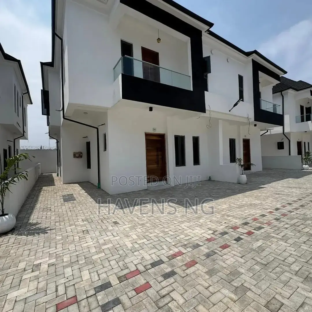 4bdrm Duplex in Ikota for sale in Ikota