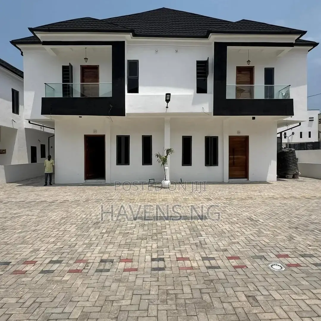4bdrm Duplex in Ikota for sale in Ikota