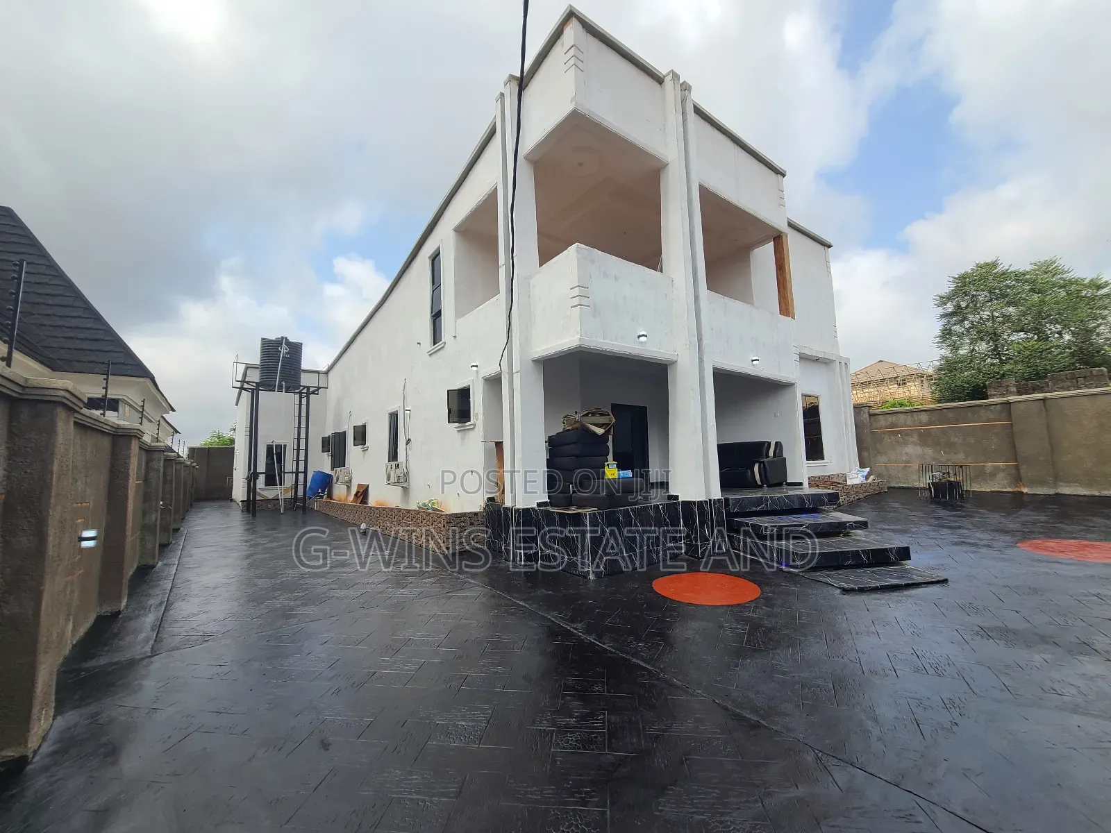 5bdrm Bungalow in Ekenwan Road Benin for sale in Benin City