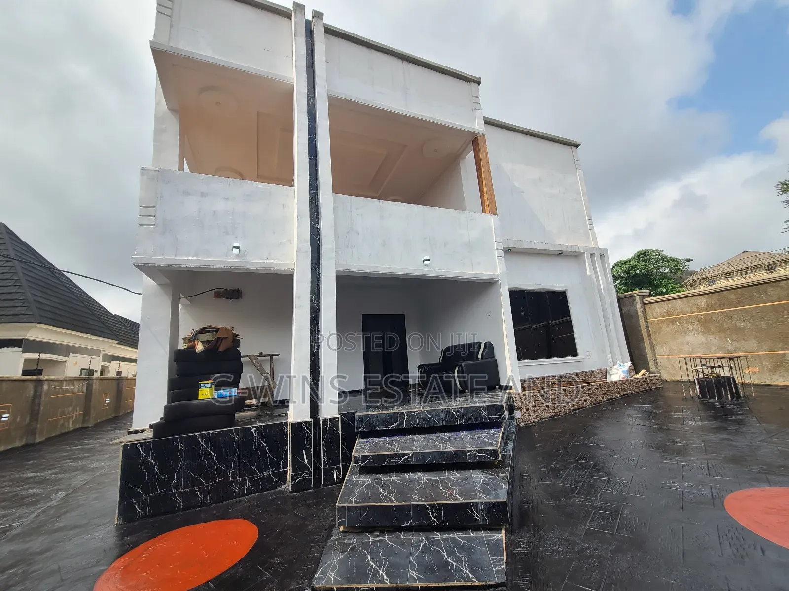 5bdrm Bungalow in Ekenwan Road Benin for sale in Benin City