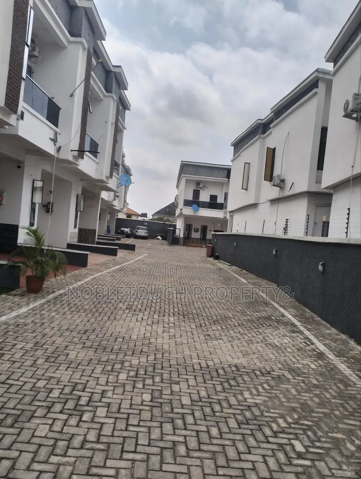 Furnished 3bdrm Duplex in Isheri Olofin Lagos for sale in Iseri Olofin