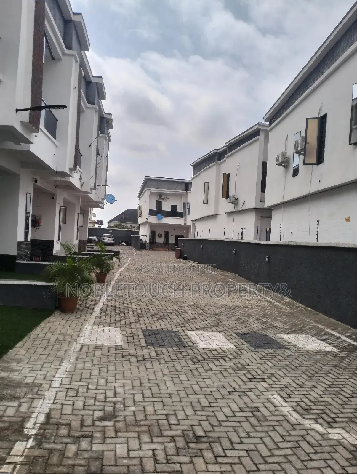 Furnished 3bdrm Duplex in Isheri Olofin Lagos for sale in Iseri Olofin