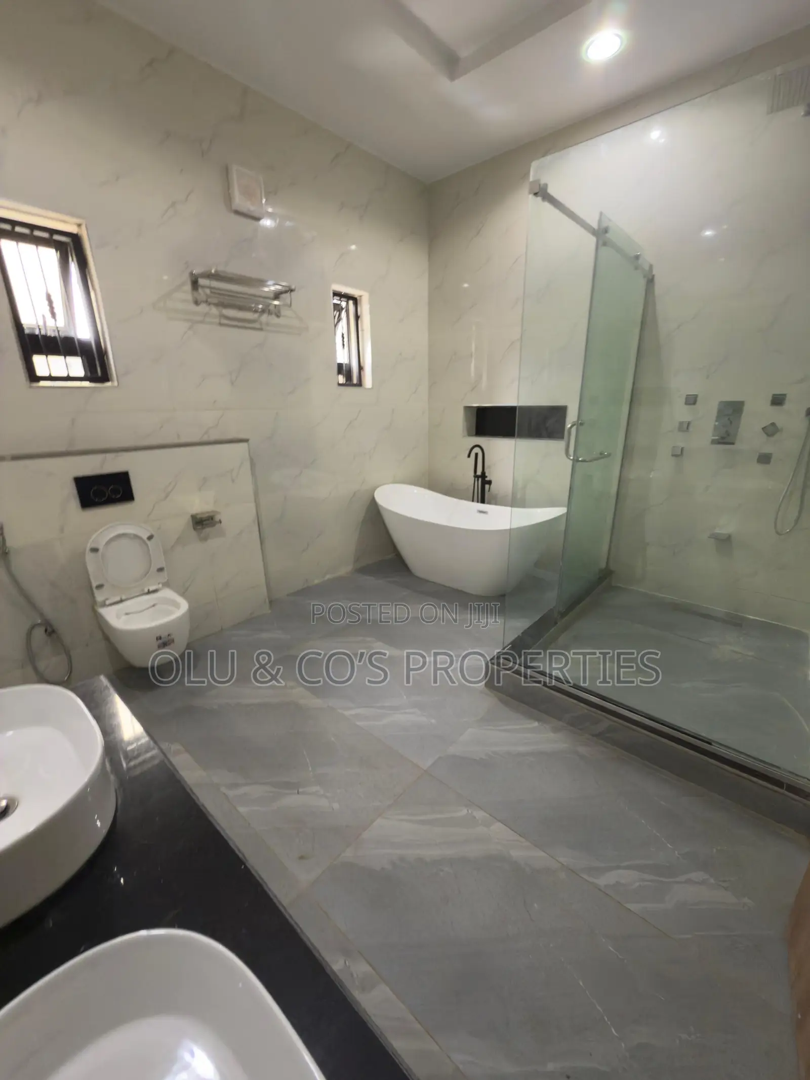 6bdrm Mansion in Guzape for sale in Guzape District