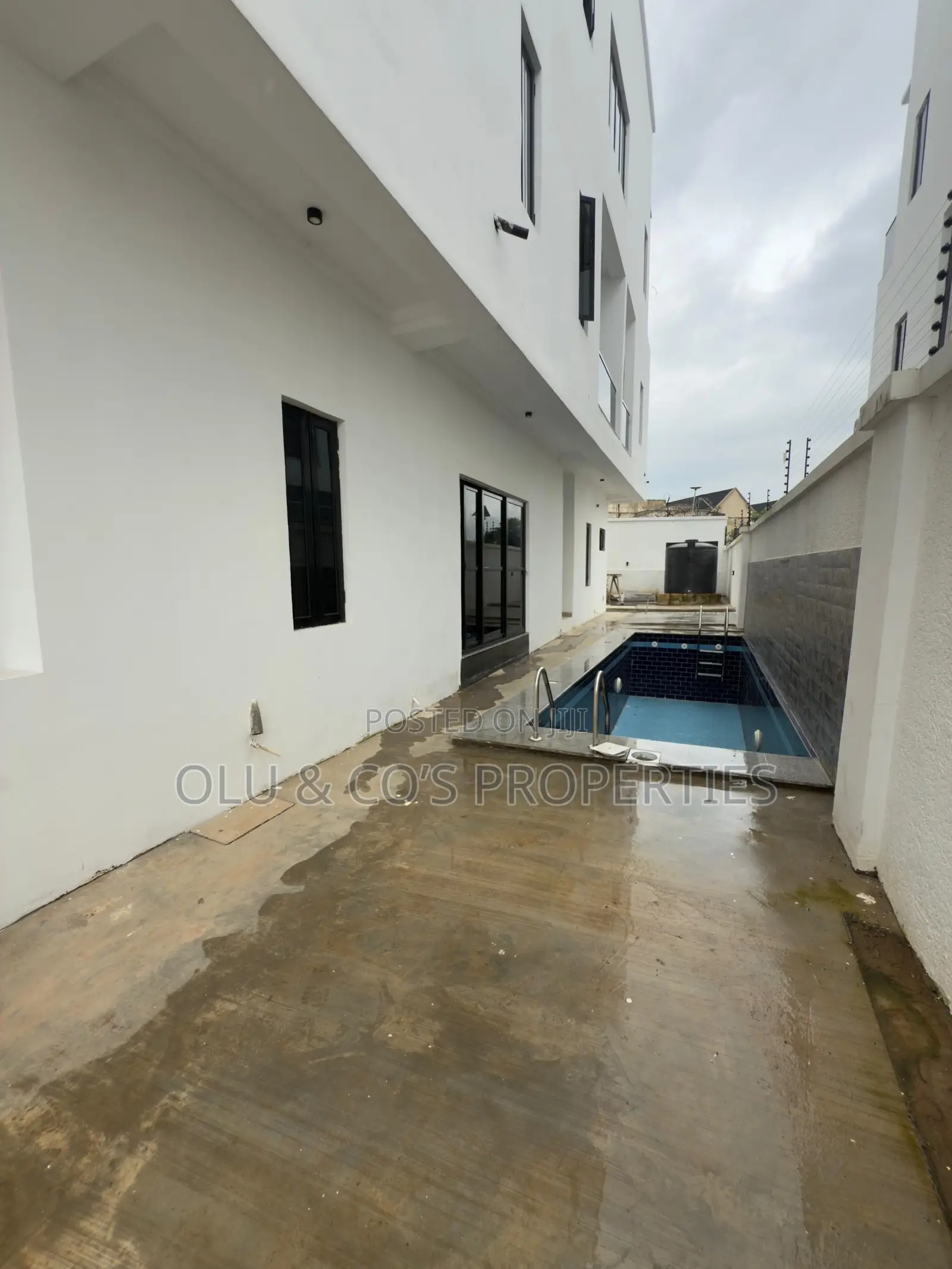 6bdrm Mansion in Guzape for sale in Guzape District